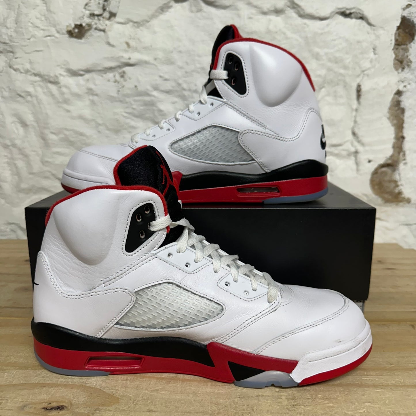 Air Jordan 5 Fire Red Black Tongue (2025) Sz 10
