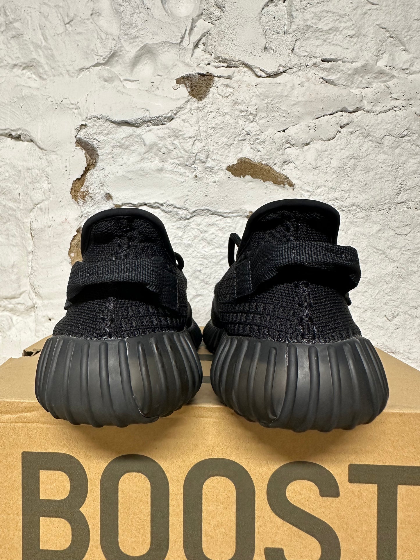 Yeezy 350 Onyx Sz 11