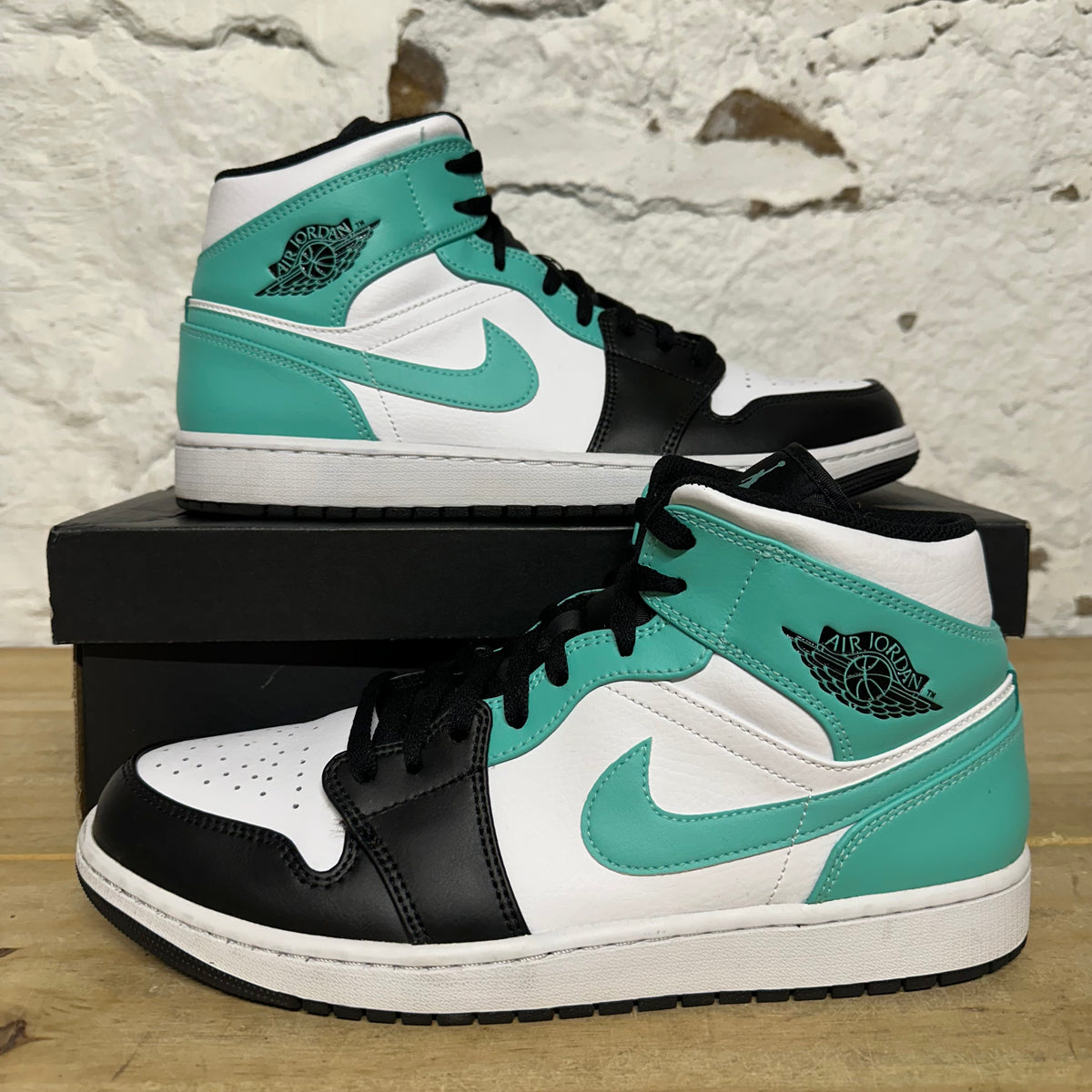 Air Jordan 1 Mid Tropical Twist Igloo Sz 12