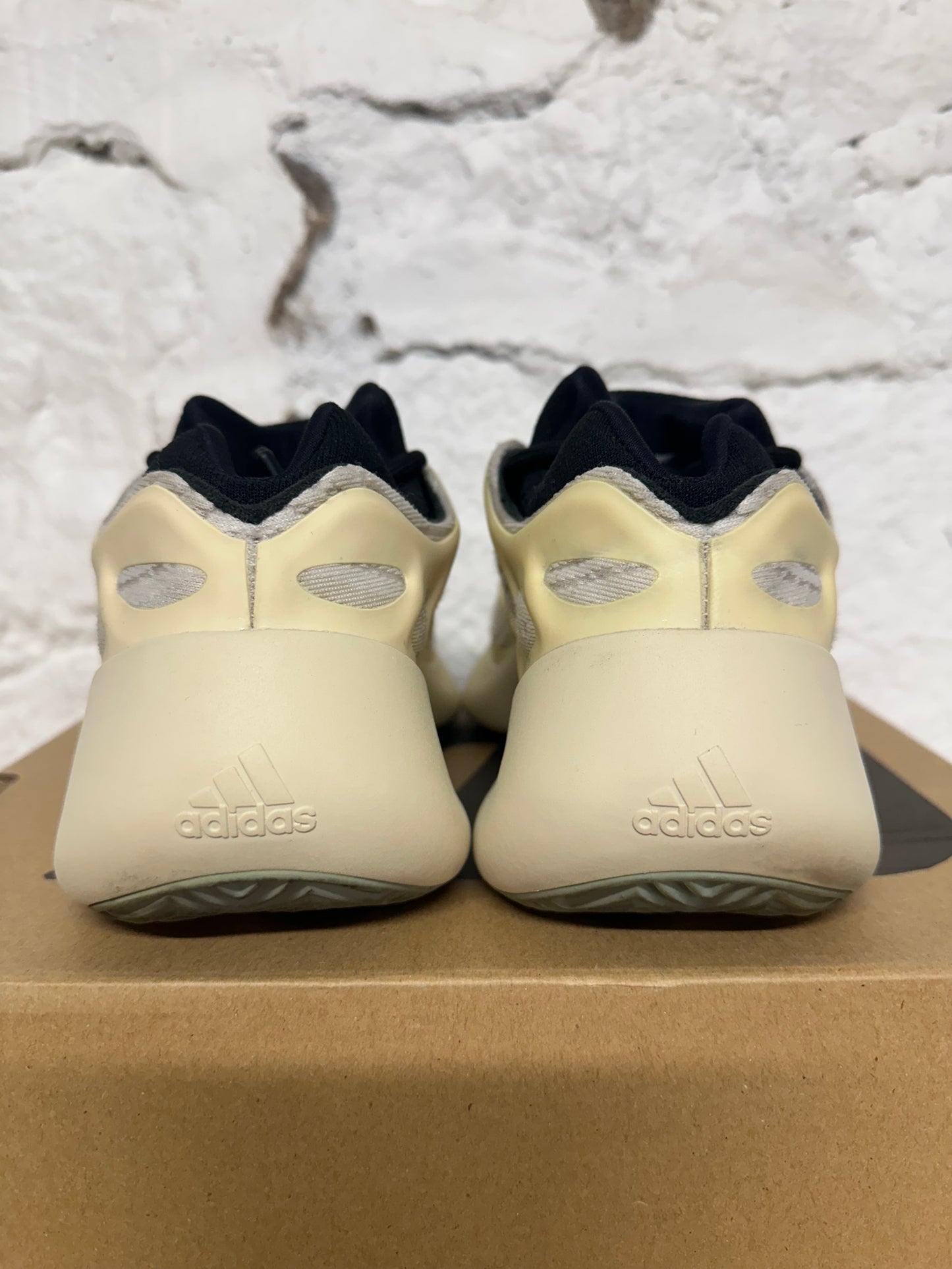 Yeezy 700 V3 Azael Sz 8.5