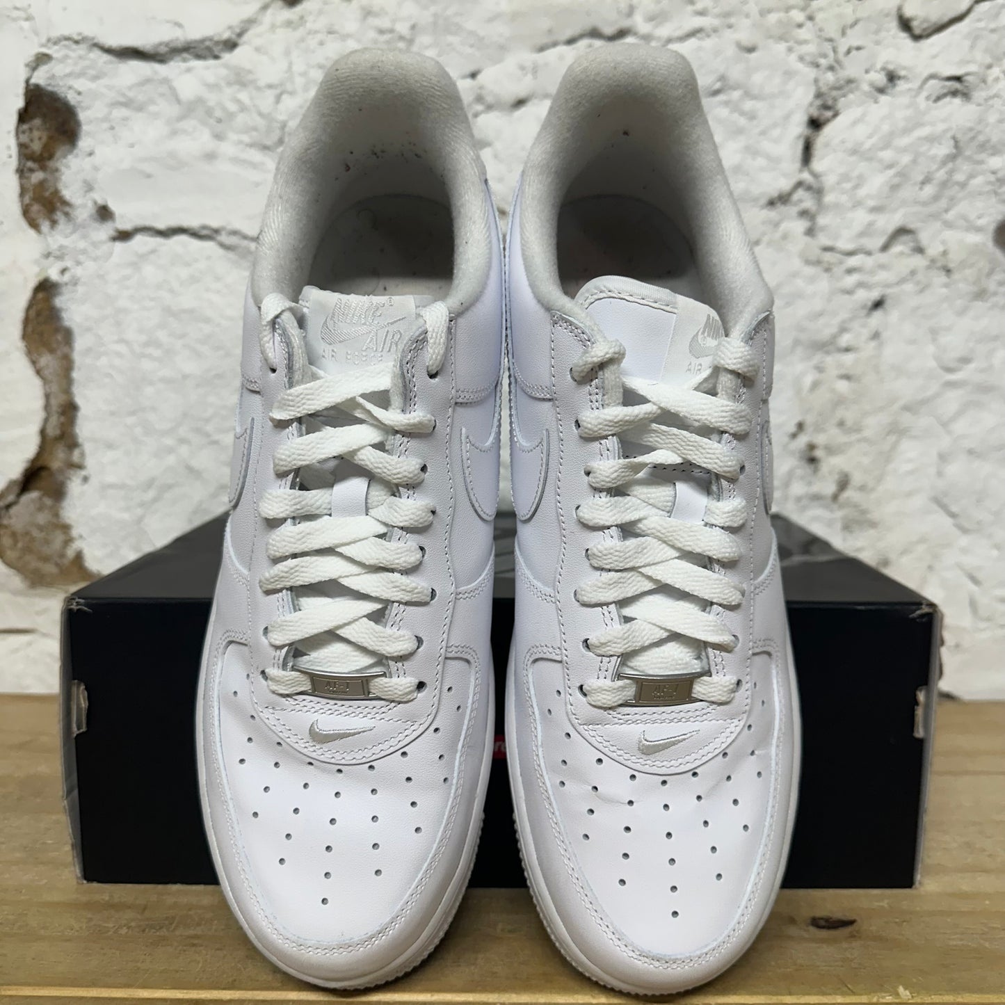 Nike Air Force 1 Low Supreme White Sz 9.5