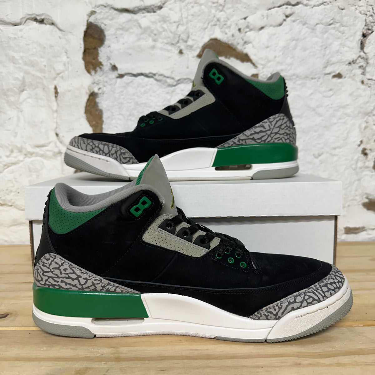 Air Jordan 3 Pine Green Sz 11