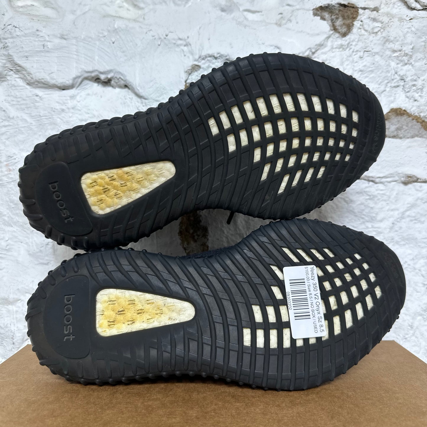 Yeezy 350 V2 Onyx Sz 8.5