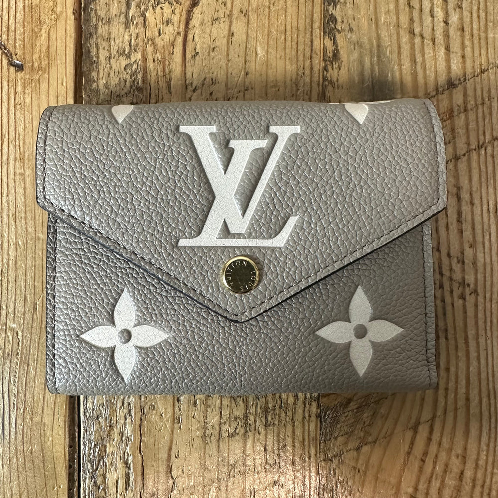 Louis Vuitton Tourterelle Creme Monogram Victorine Wallet W/ Box