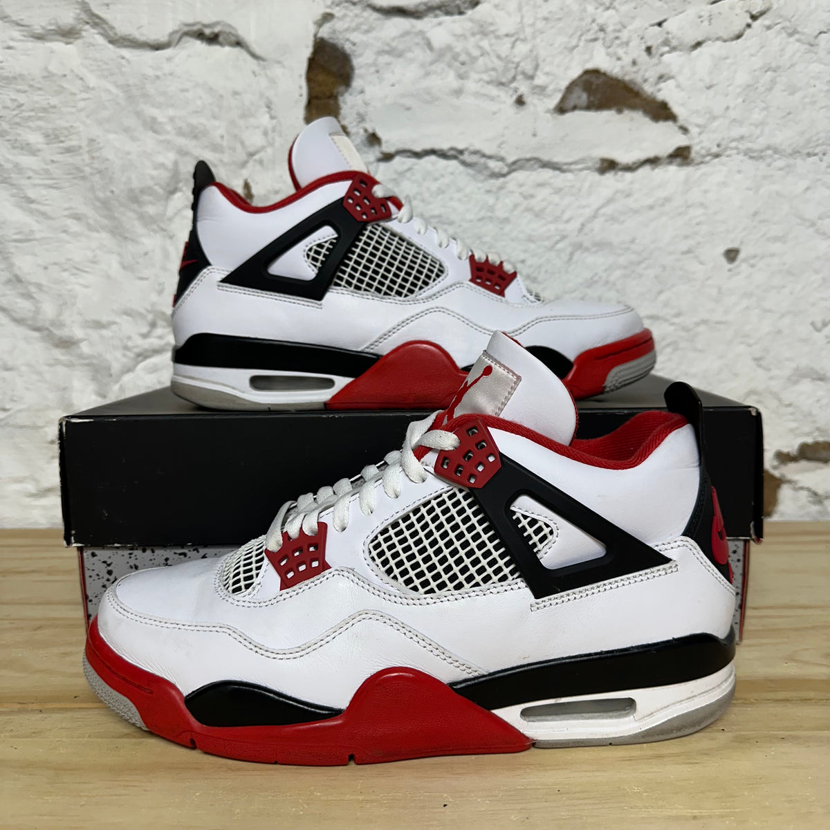 Air Jordan 4 Fire Red (2020) Sz 9