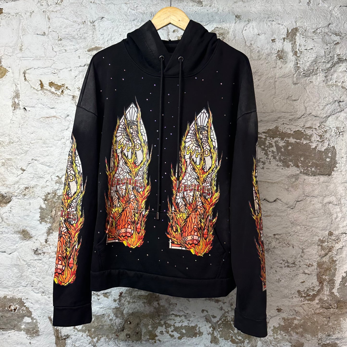 Who Decides War Stained Glas Flames Hoodie Black Sz M