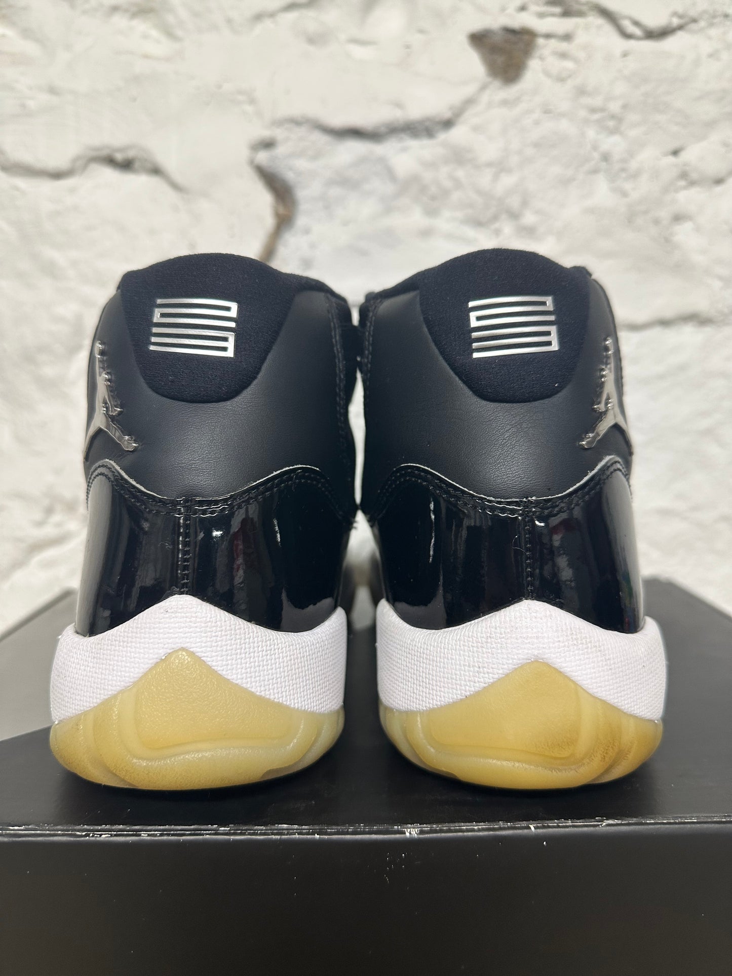 Air Jordan 11 High Jubillee Sz 9