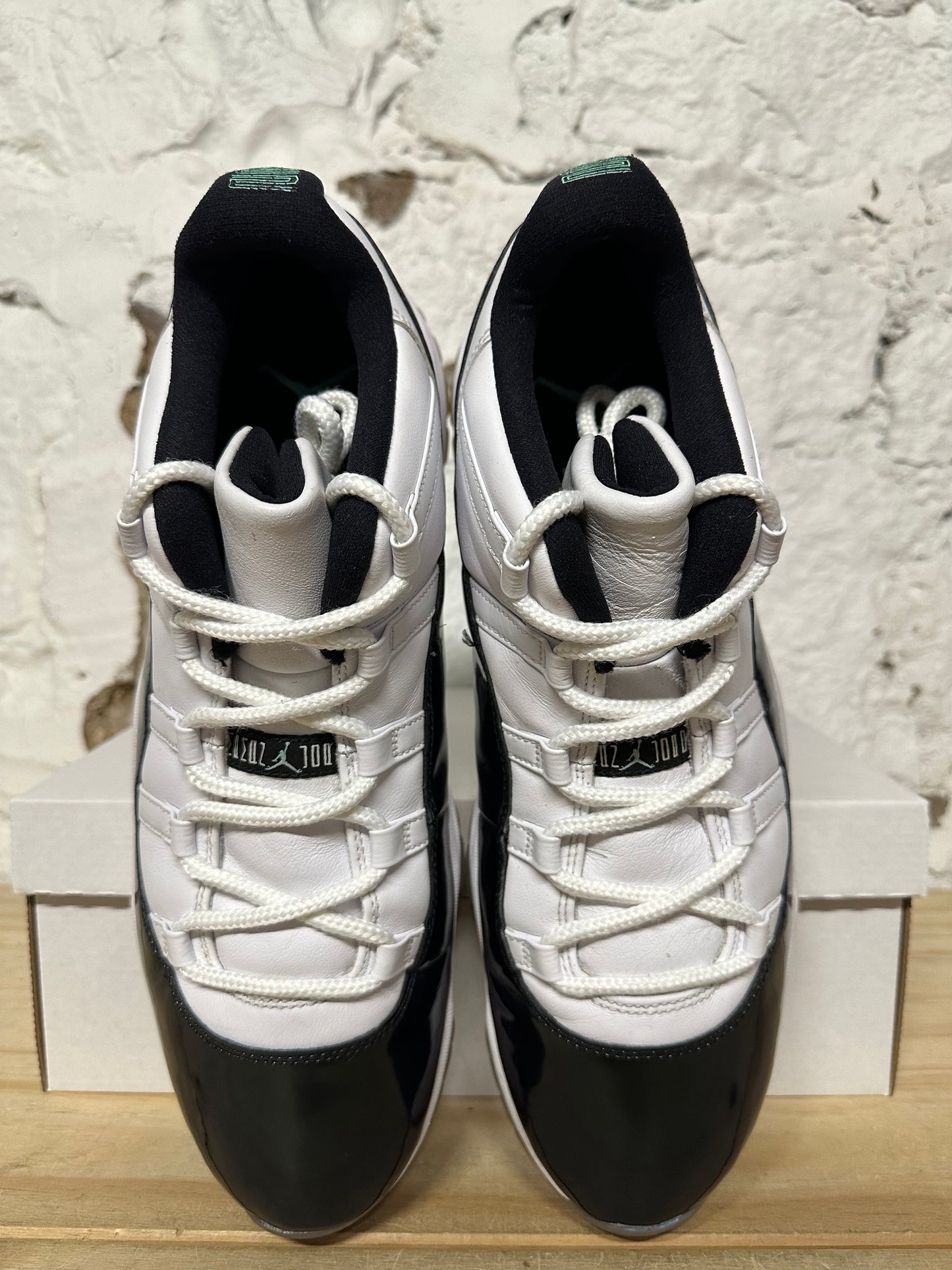 Air Jordan 11 Low Emerald Sz 14