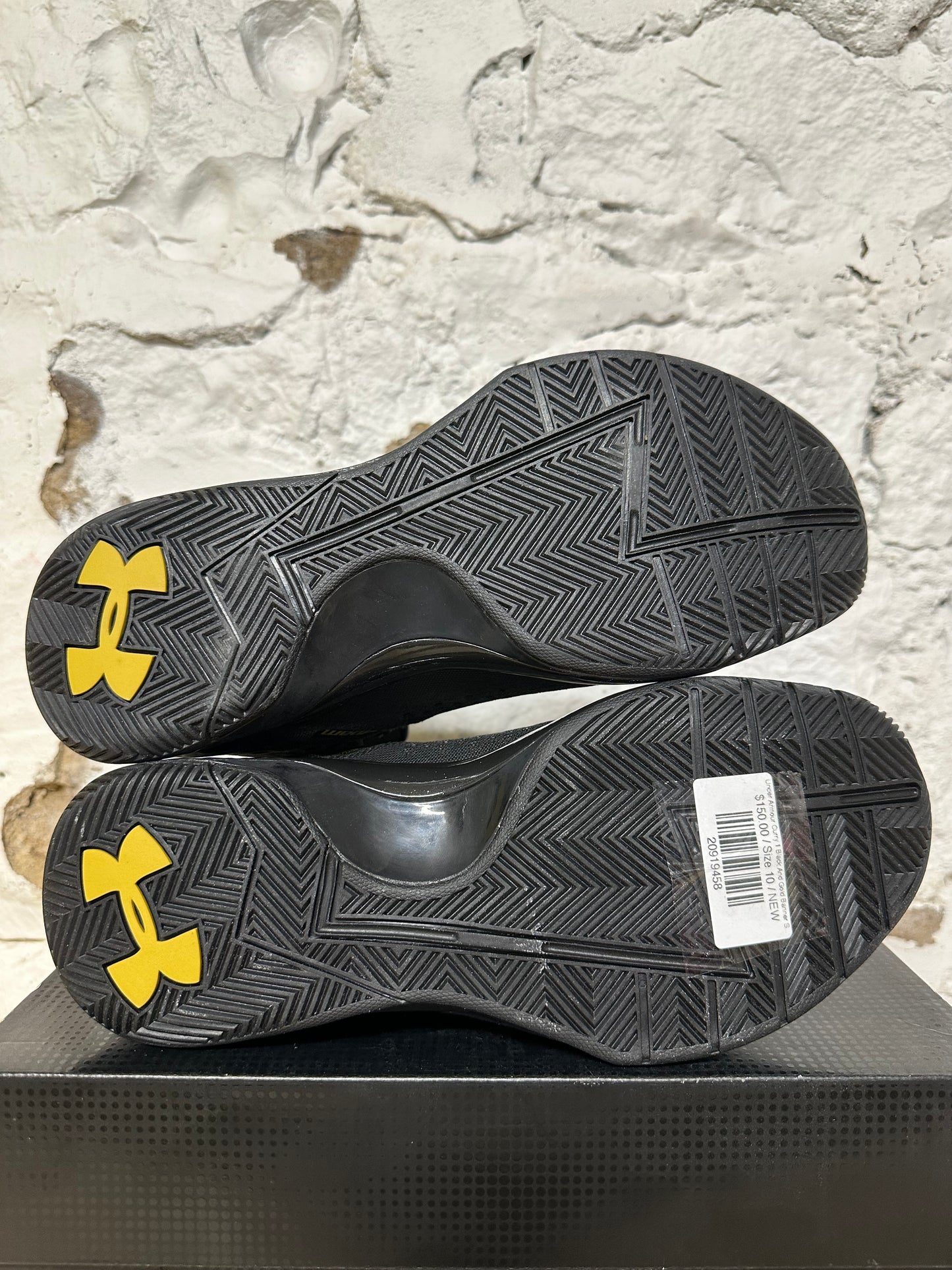 Under Armour Curry 1 Black And Gold Banner Sz 10 DS