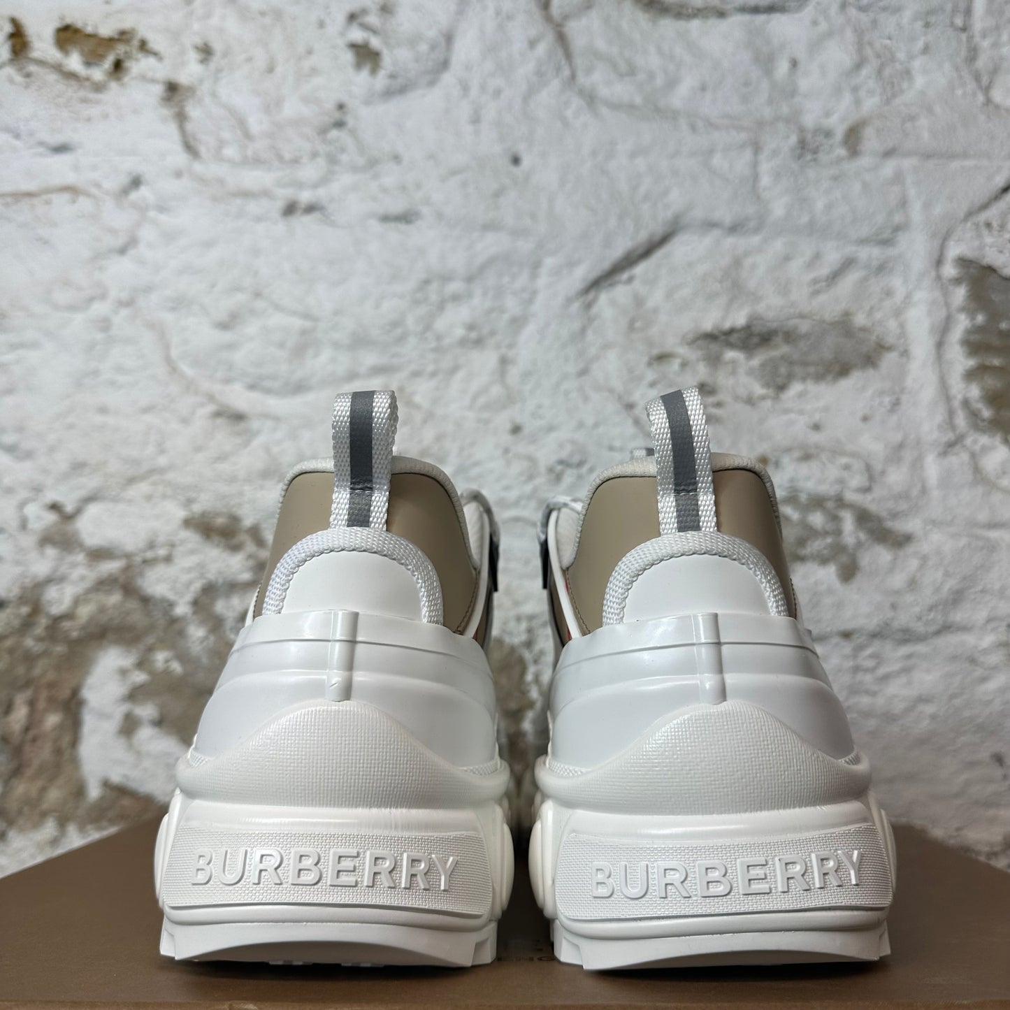 Burberry Arthur Tan Plaid White Sneaker Sz 12 (45) DS