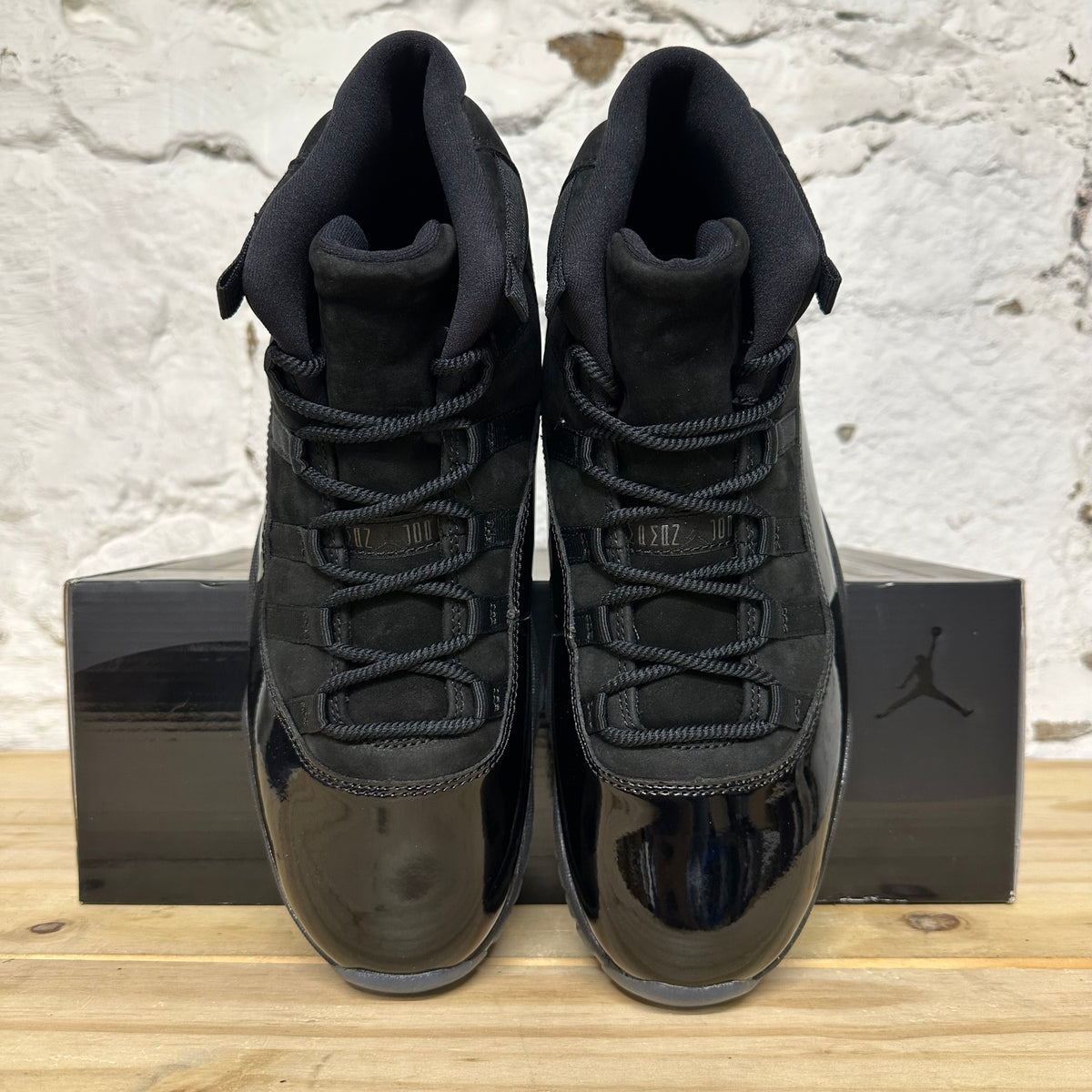 Air Jordan 11 High Cap and Gown (2018) Sz 10 DS