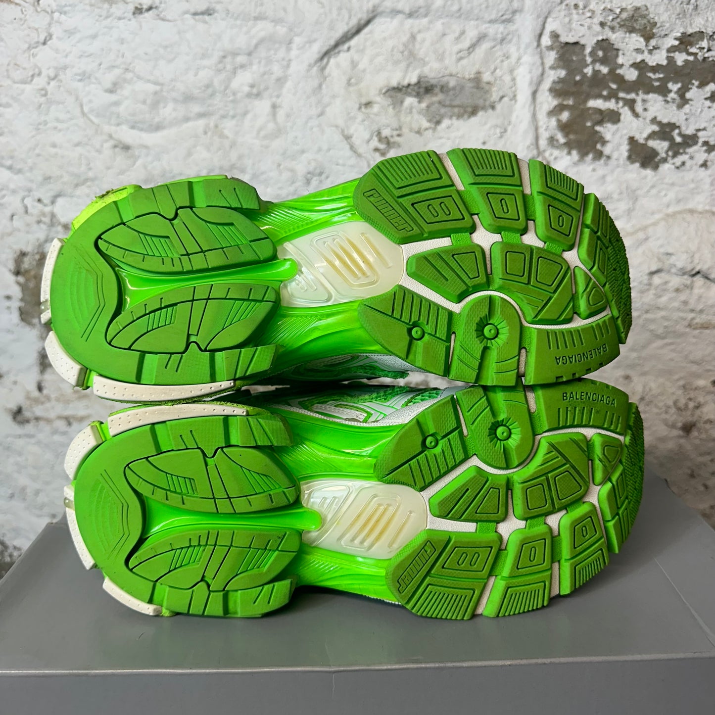 Balenciaga Runner Neon Green White Sz 8 (41)