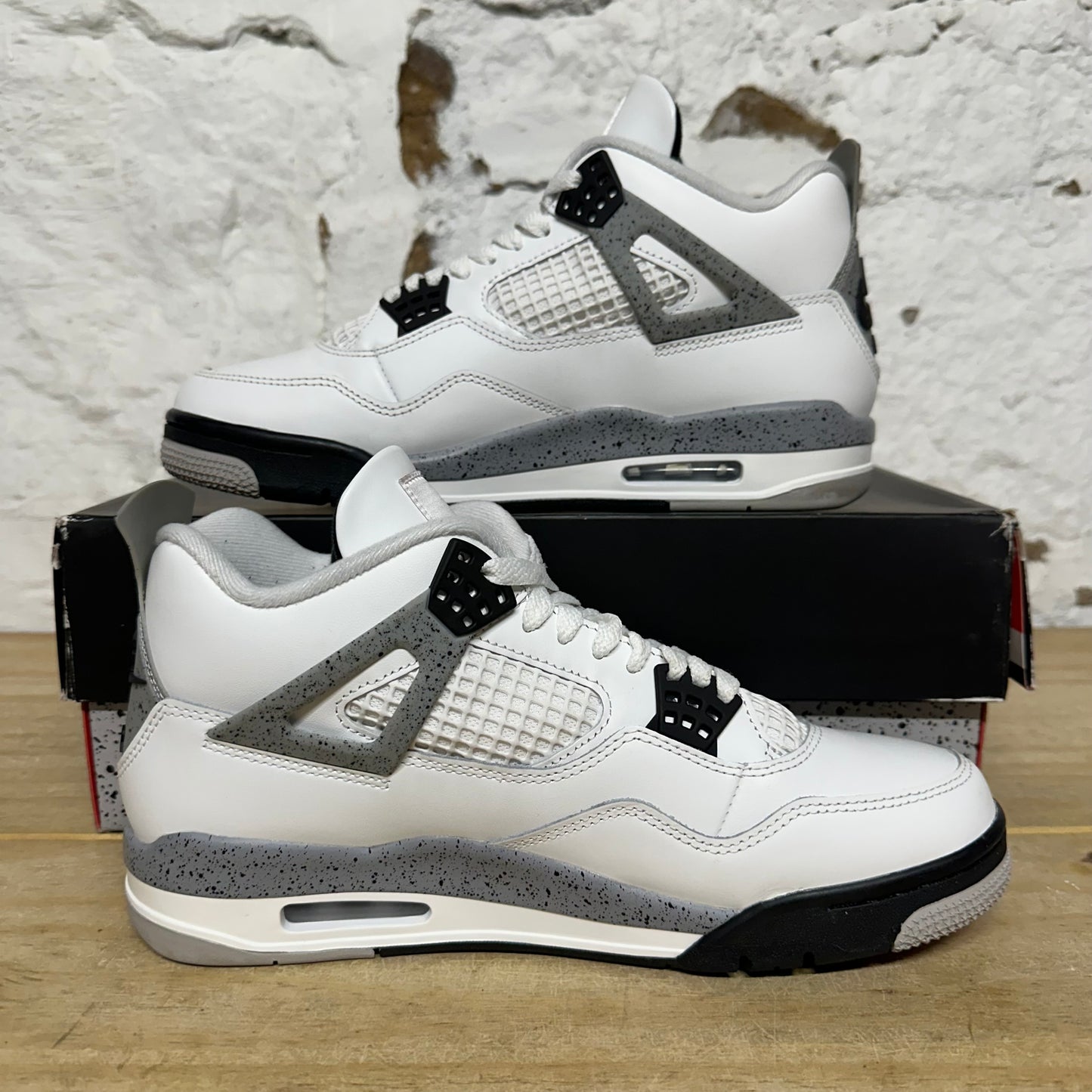 Air Jordan 4 White Cement (2025)  Sz 9.5