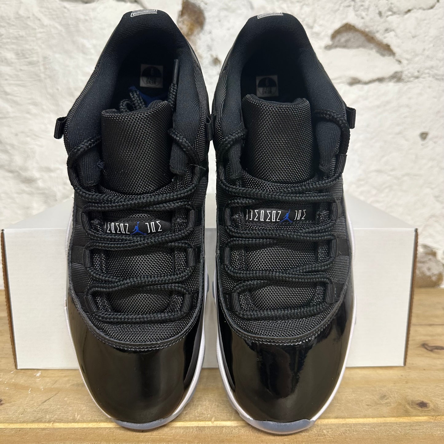 Air Jordan 11 Low Space Jam Sz 9