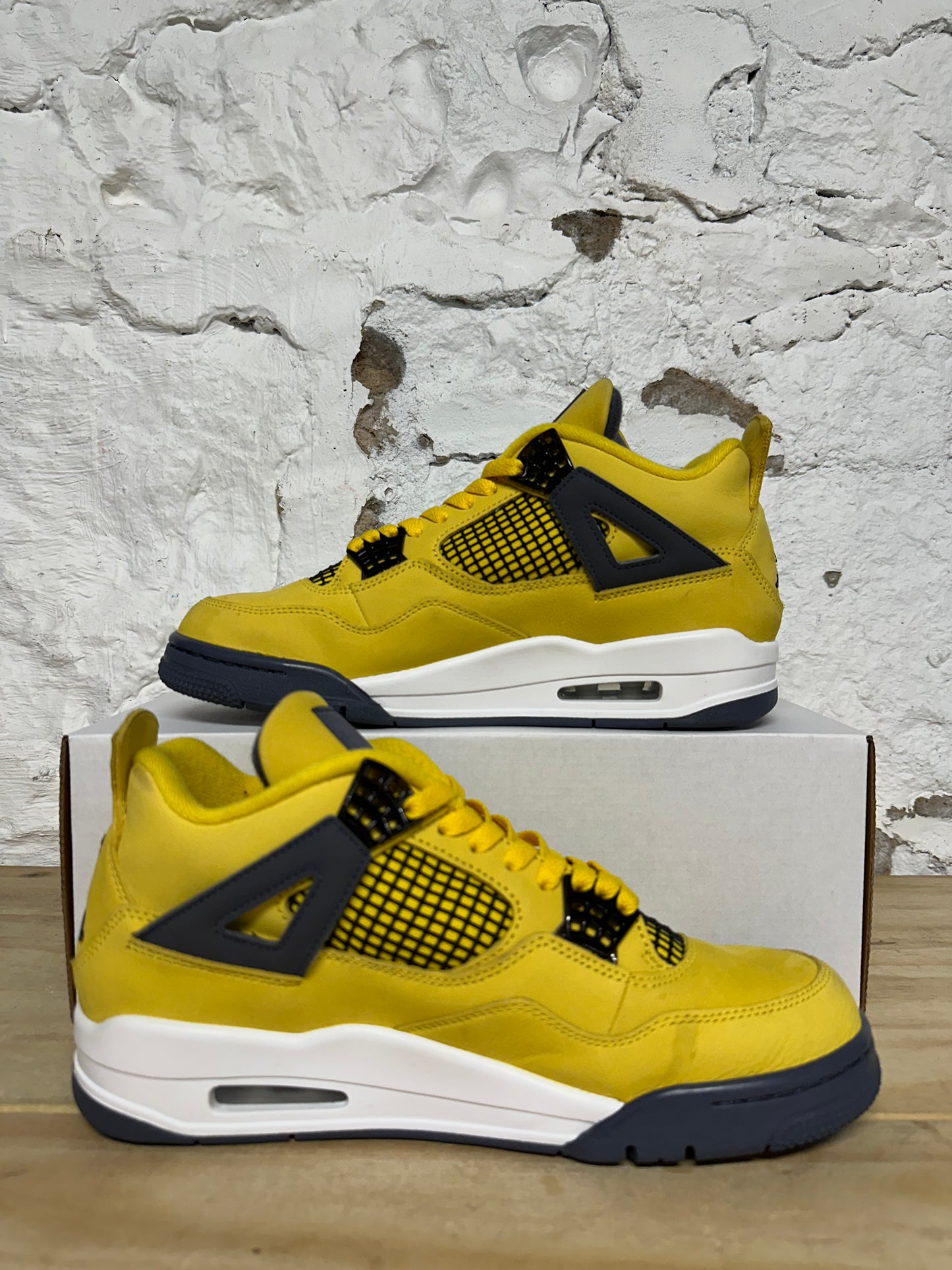 Air Jordan 4 Lightning Sz 9