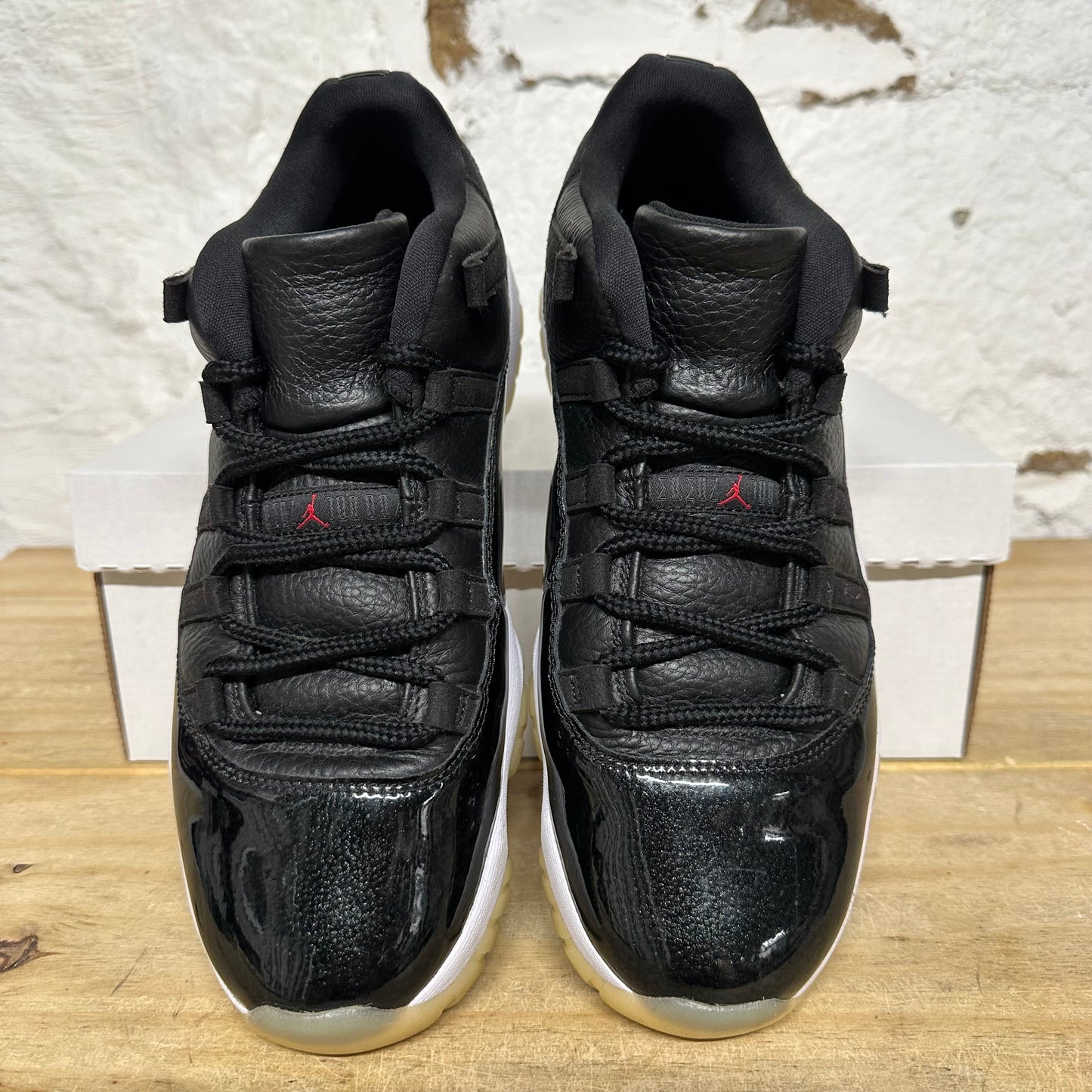 Air Jordan 11 Low 72-10 Sz 10