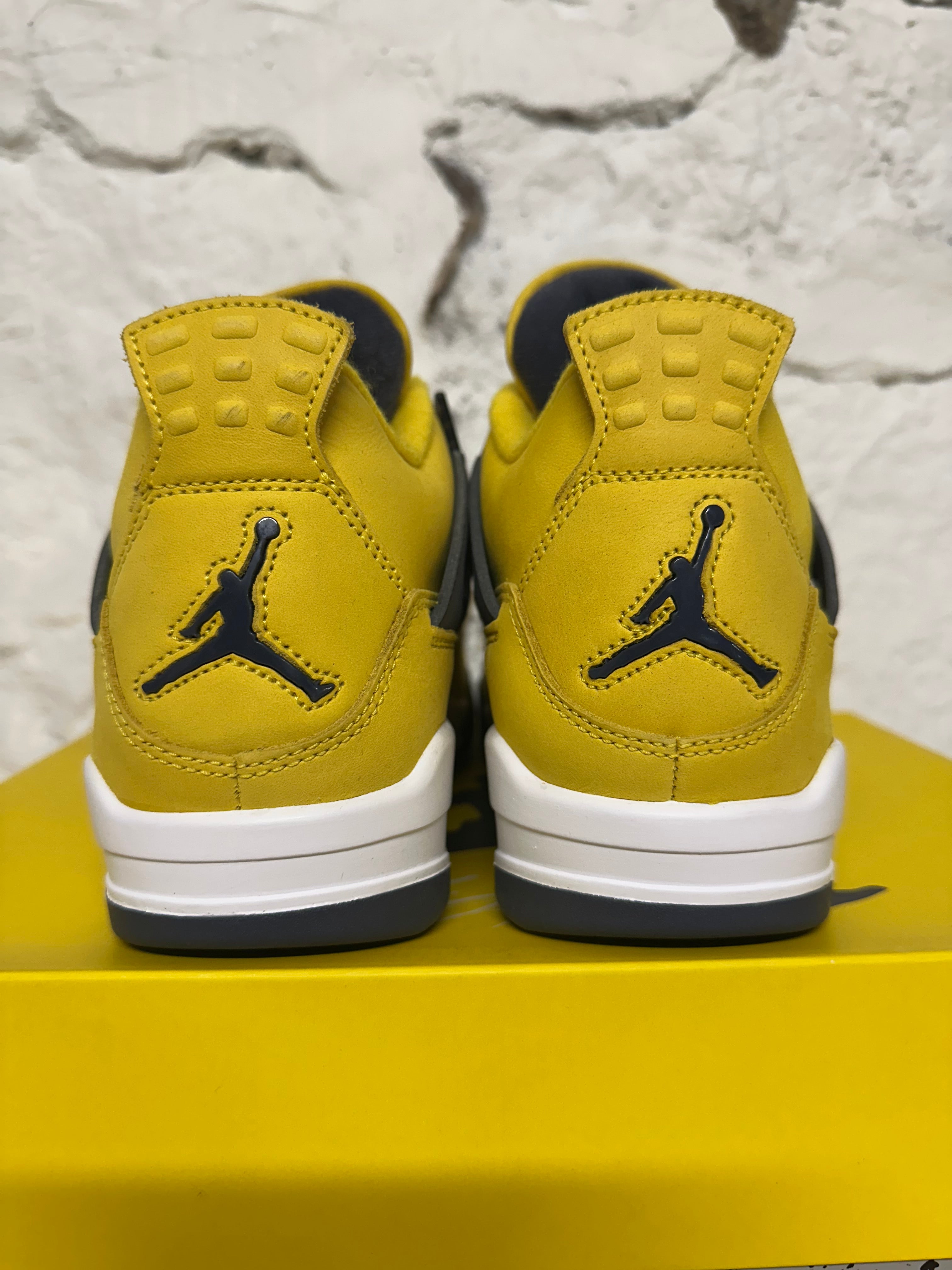 lightning 4s 9.5
