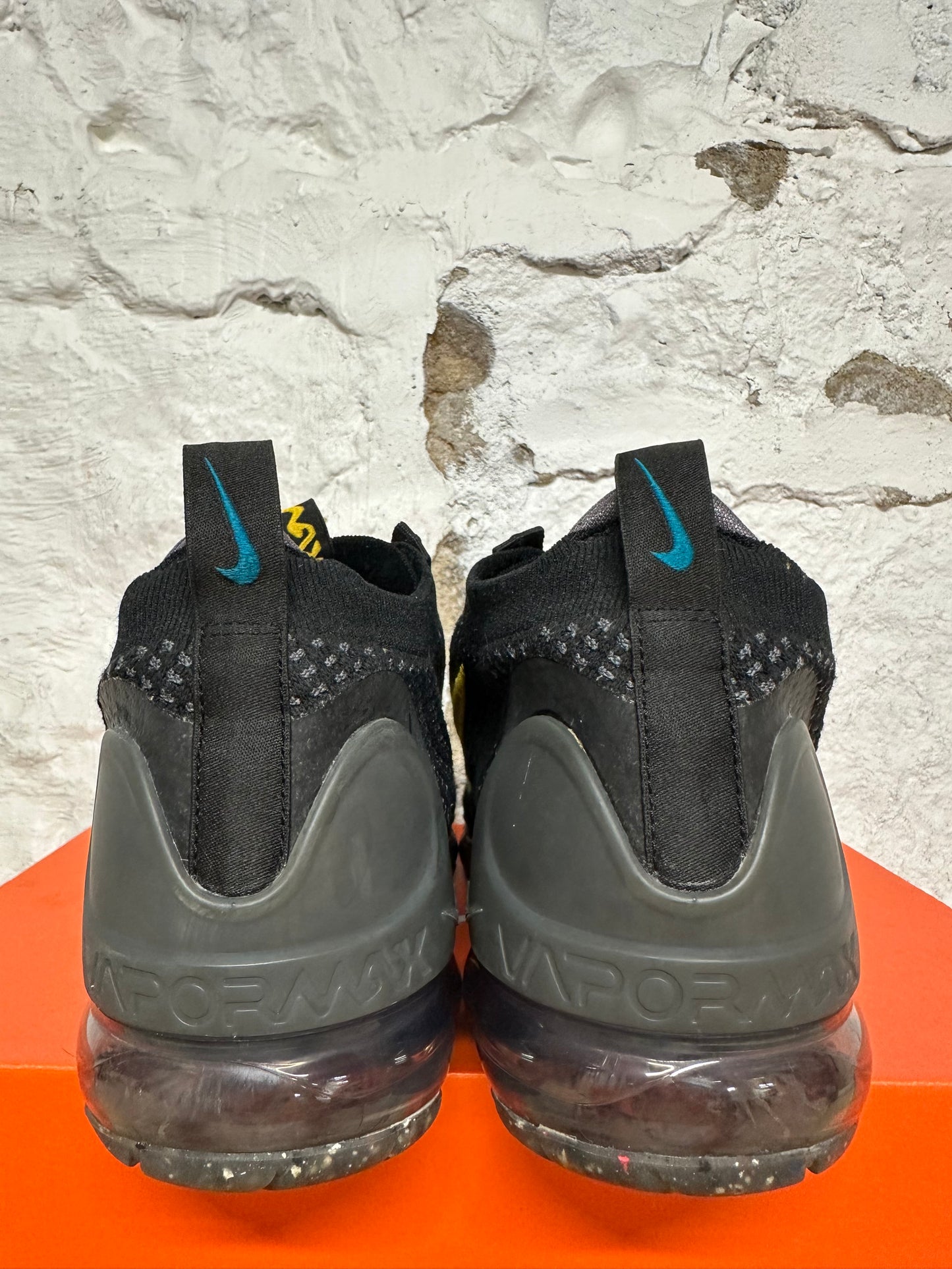 Nike Air VaporMax 2021 Black University Gold Sz 10.5