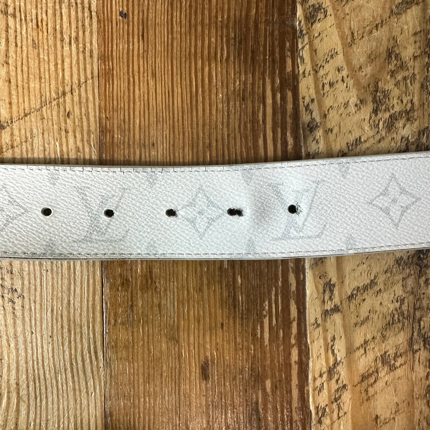 Louis Vuitton Taiga Monogram Belt Sz (100/40)