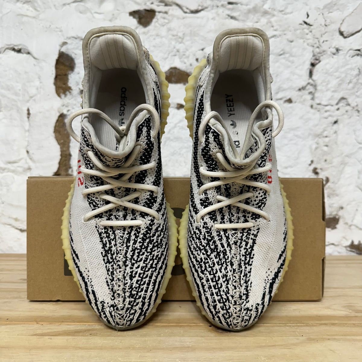 Yeezy 350 V2 Zebra Sz 9