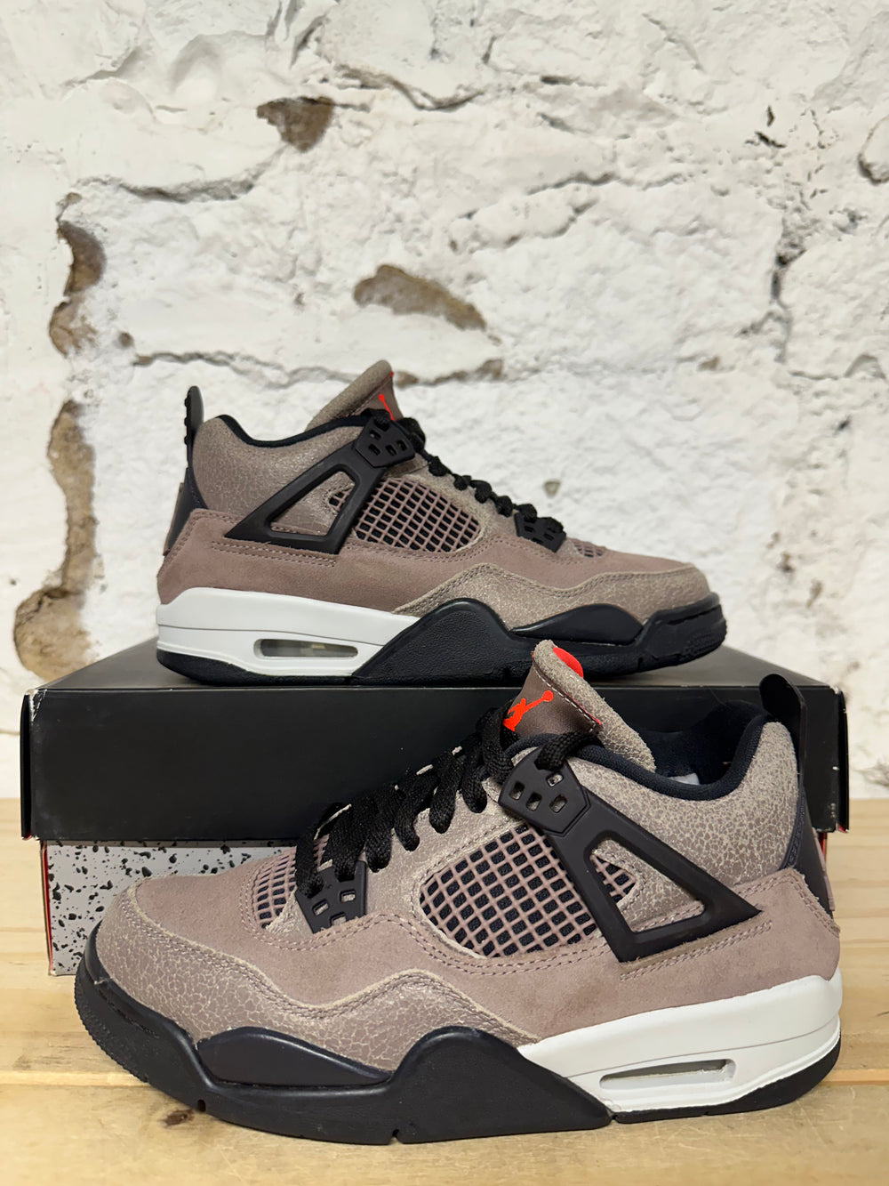 Air Jordan 4 Taupe Haze Sz 5.5Y