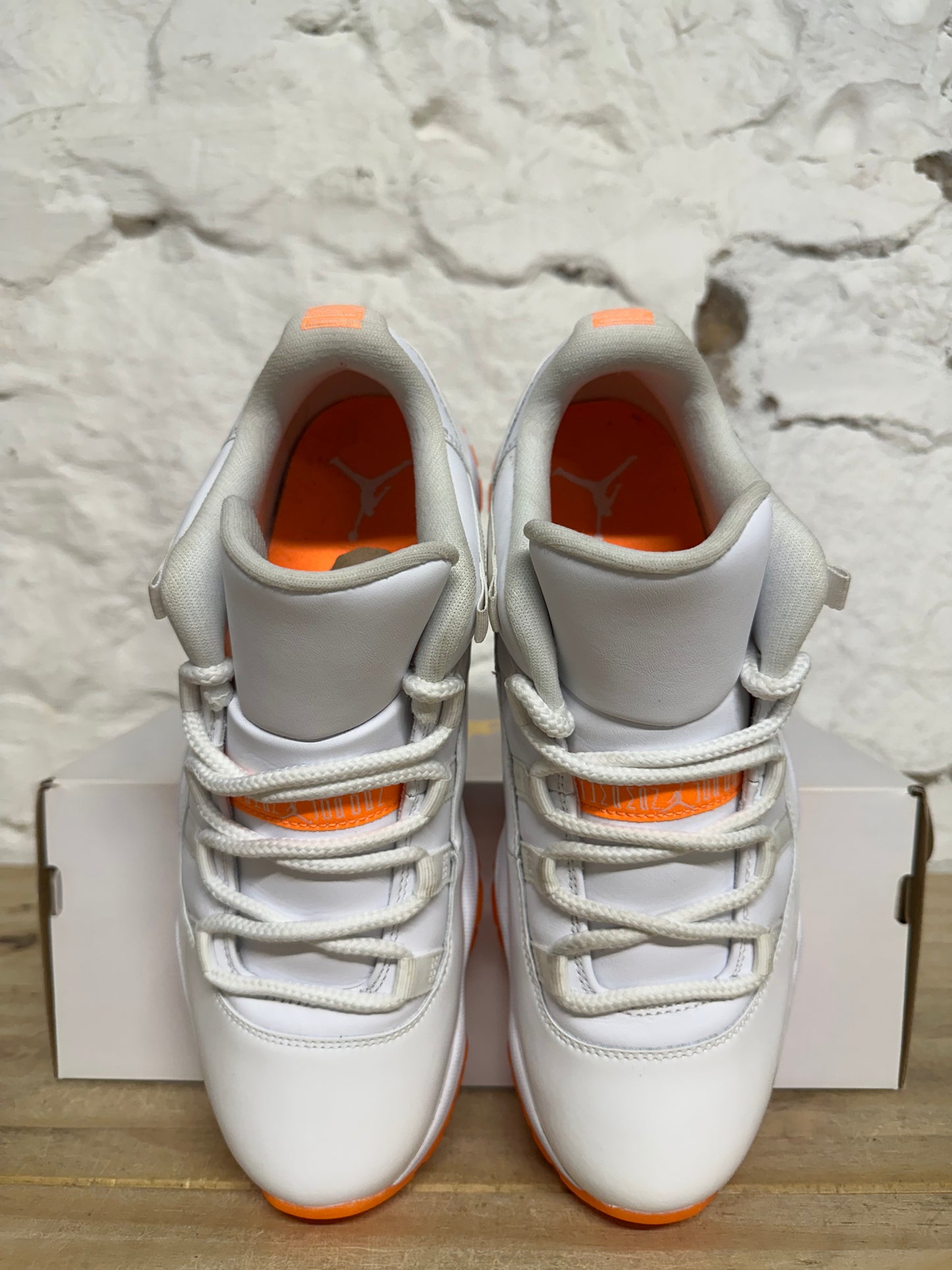 Air Jordan 11 Low Citrus Sz 8.5 (10W)