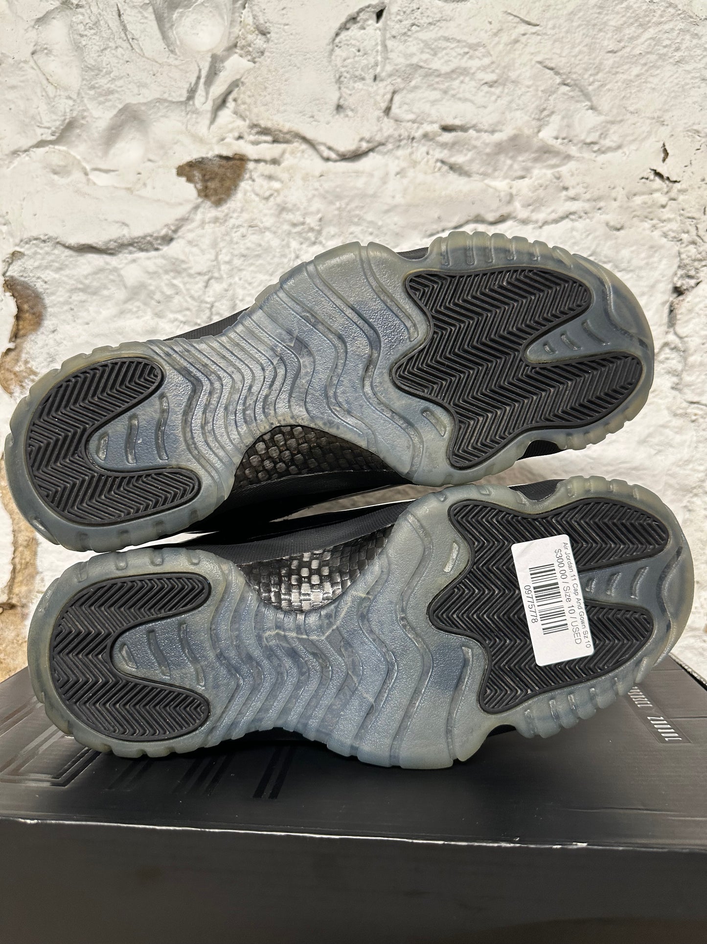 Air Jordan 11 High Cap And Gown Sz 10