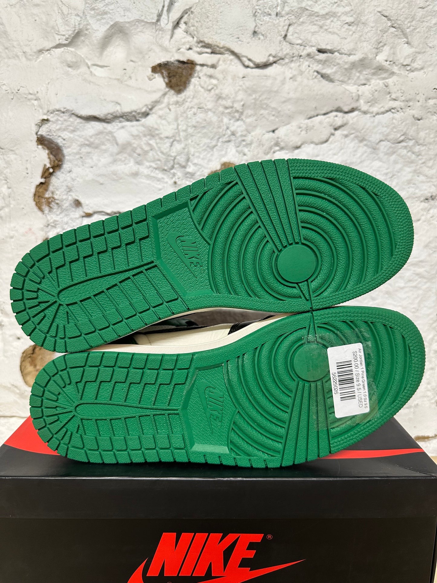 Air Jordan 1 Pine Green 1.0 Sz 9.5