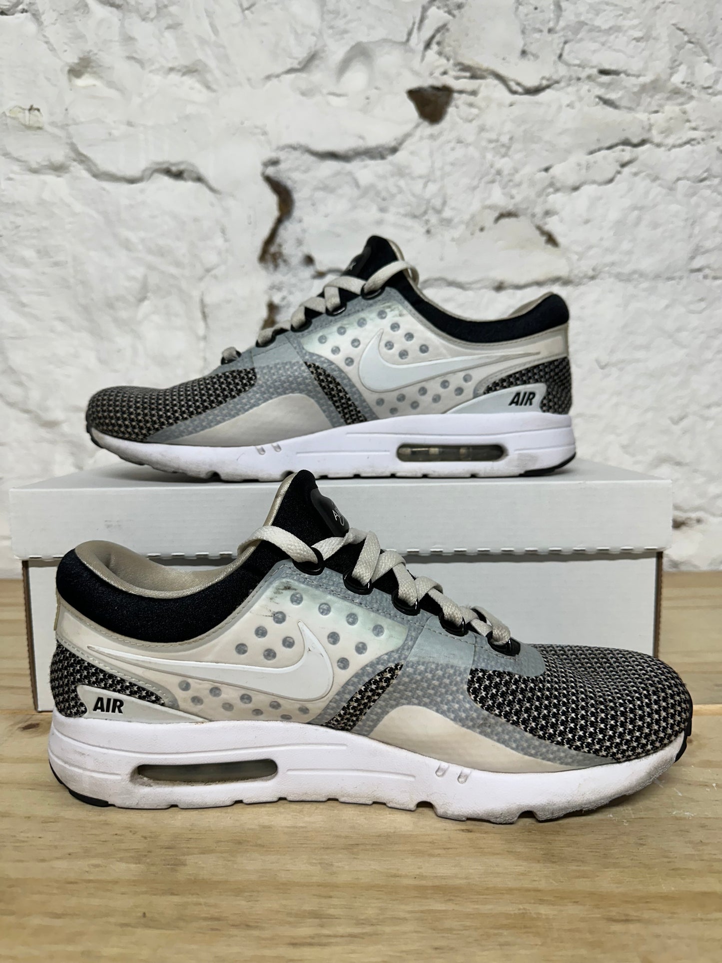 Nike Air Max Zero Essential Oreo Sz 9.5