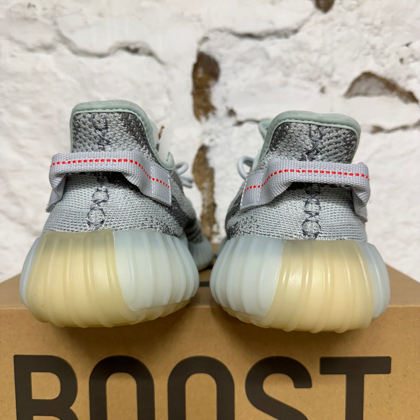 Yeezy 350 V2 Blue Tint Sz 10.5 DS