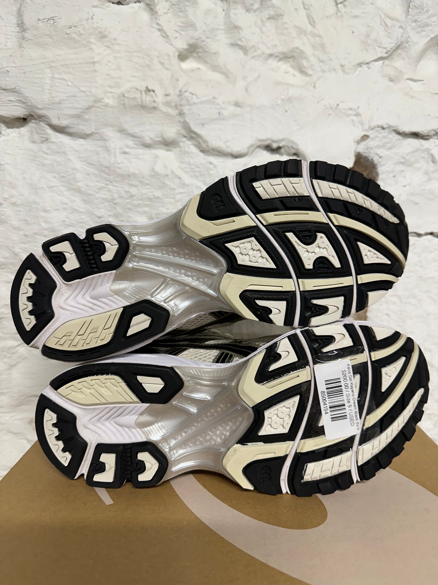 Asics Gel-Kayano Cream Black Sz 9