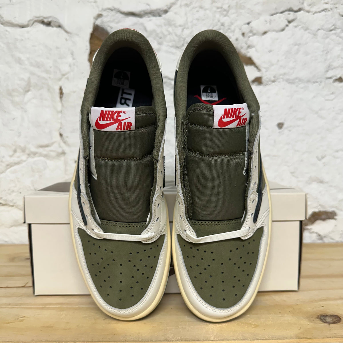 Air Jordan 1 Low Travis Scott Medium Olive Sz 7 DS