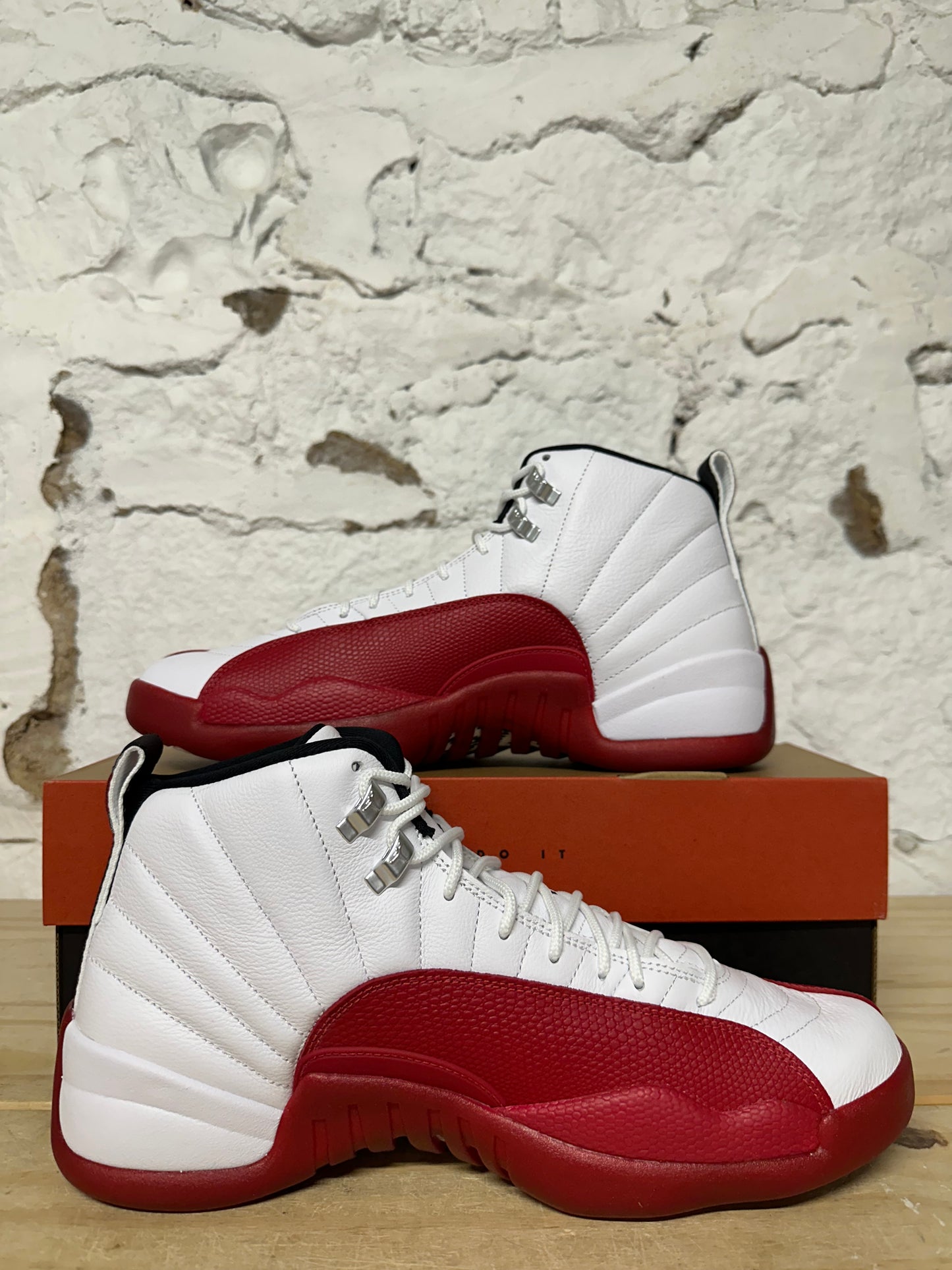 Air Jordan 12 Cherry Sz 12 DS