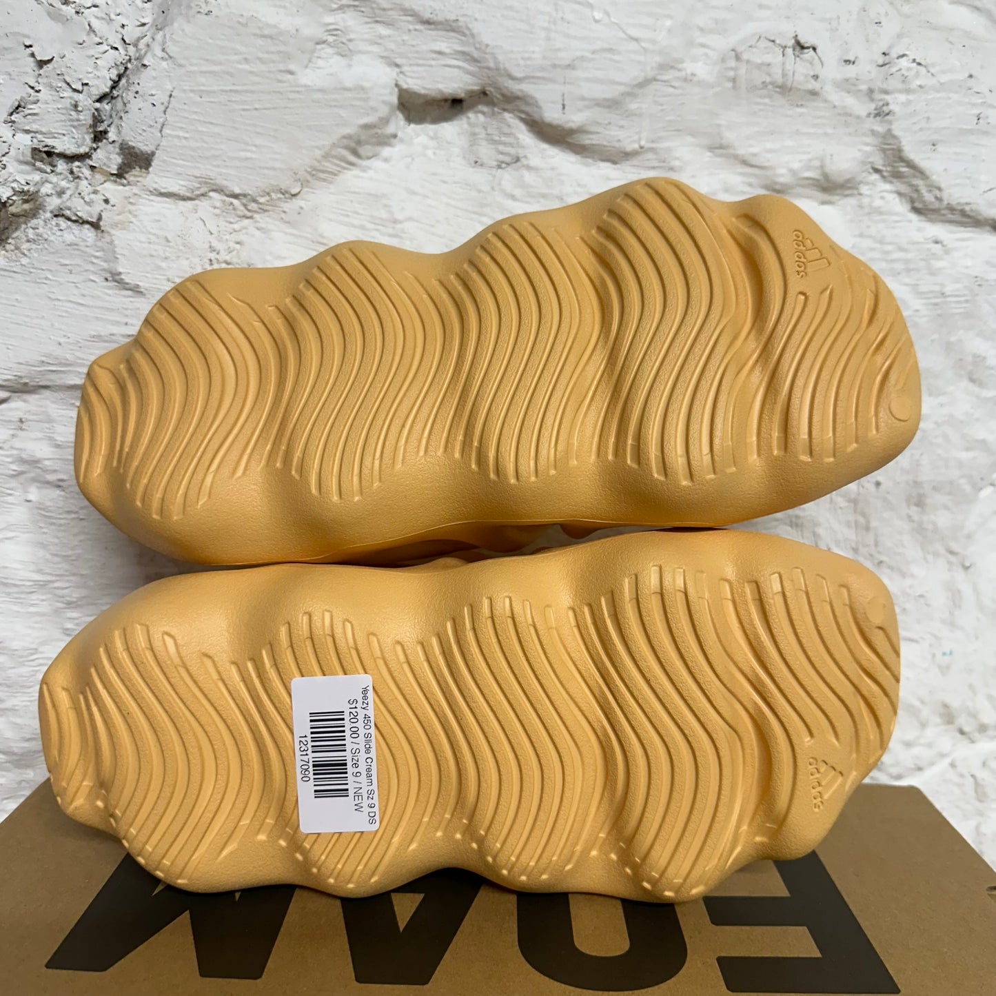 Yeezy 450 Slide Cream Sz 9 DS