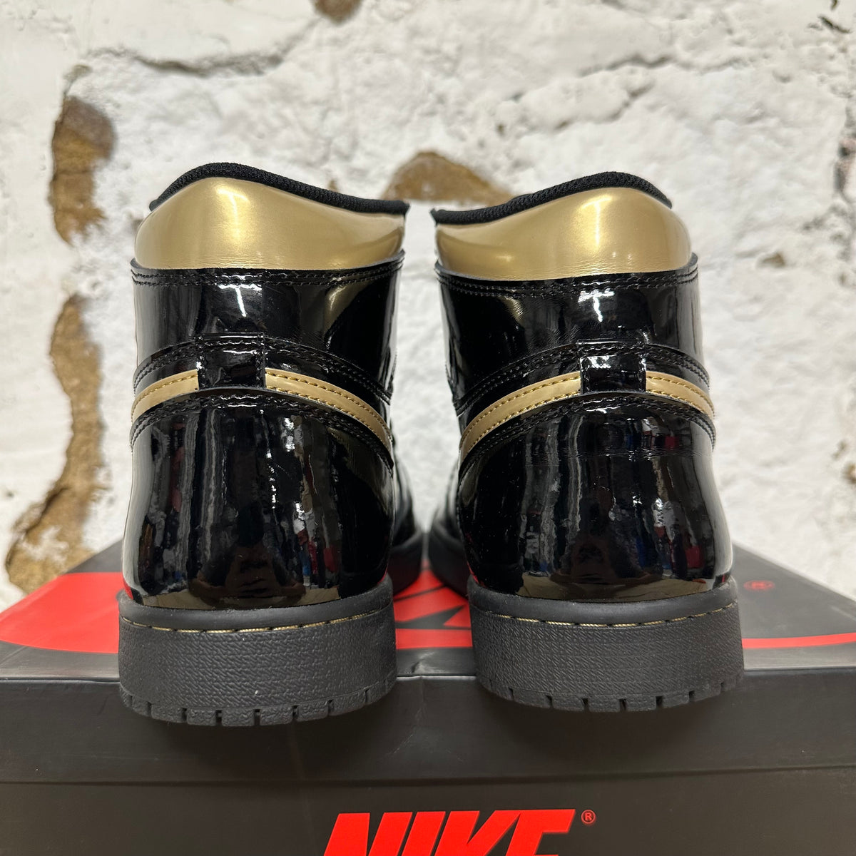 Air Jordan 1 High Black Metallic Gold Sz 10