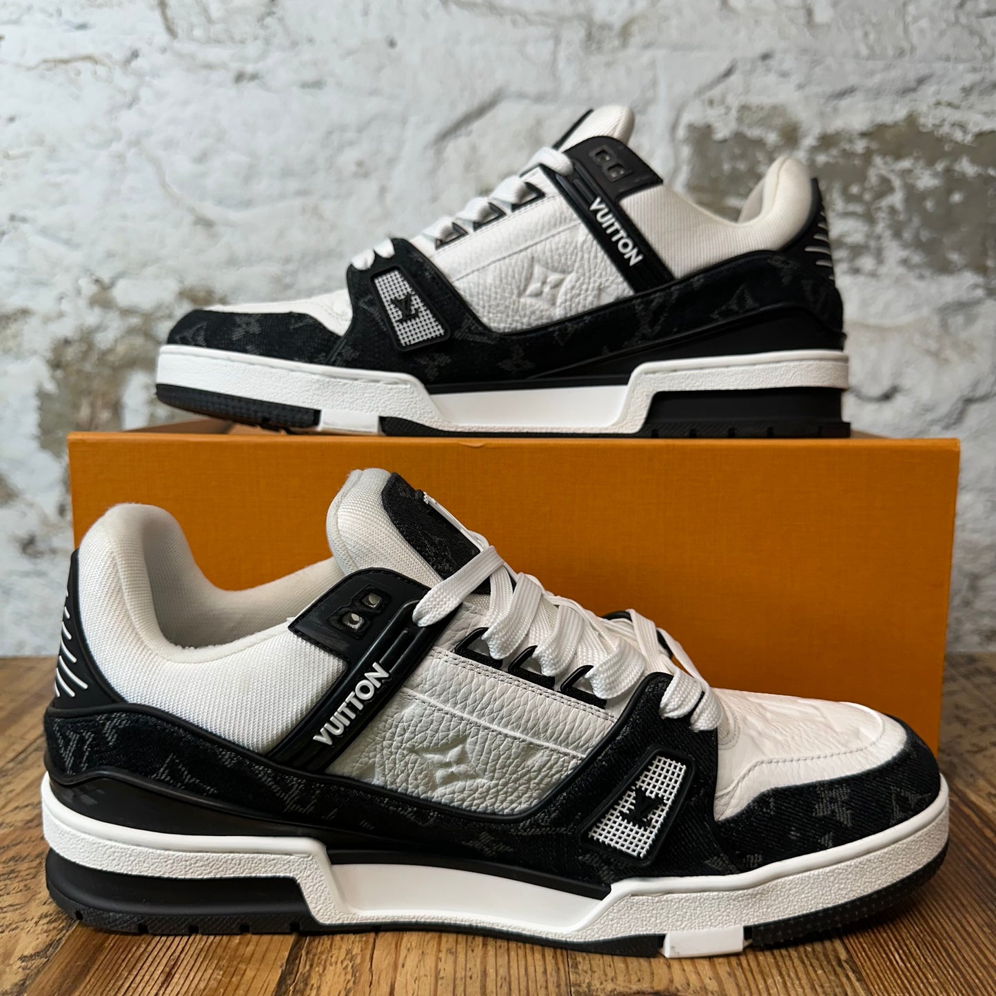 Louis Vuitton Black White Trainer Sneaker Sz 11 (9.5LV)
