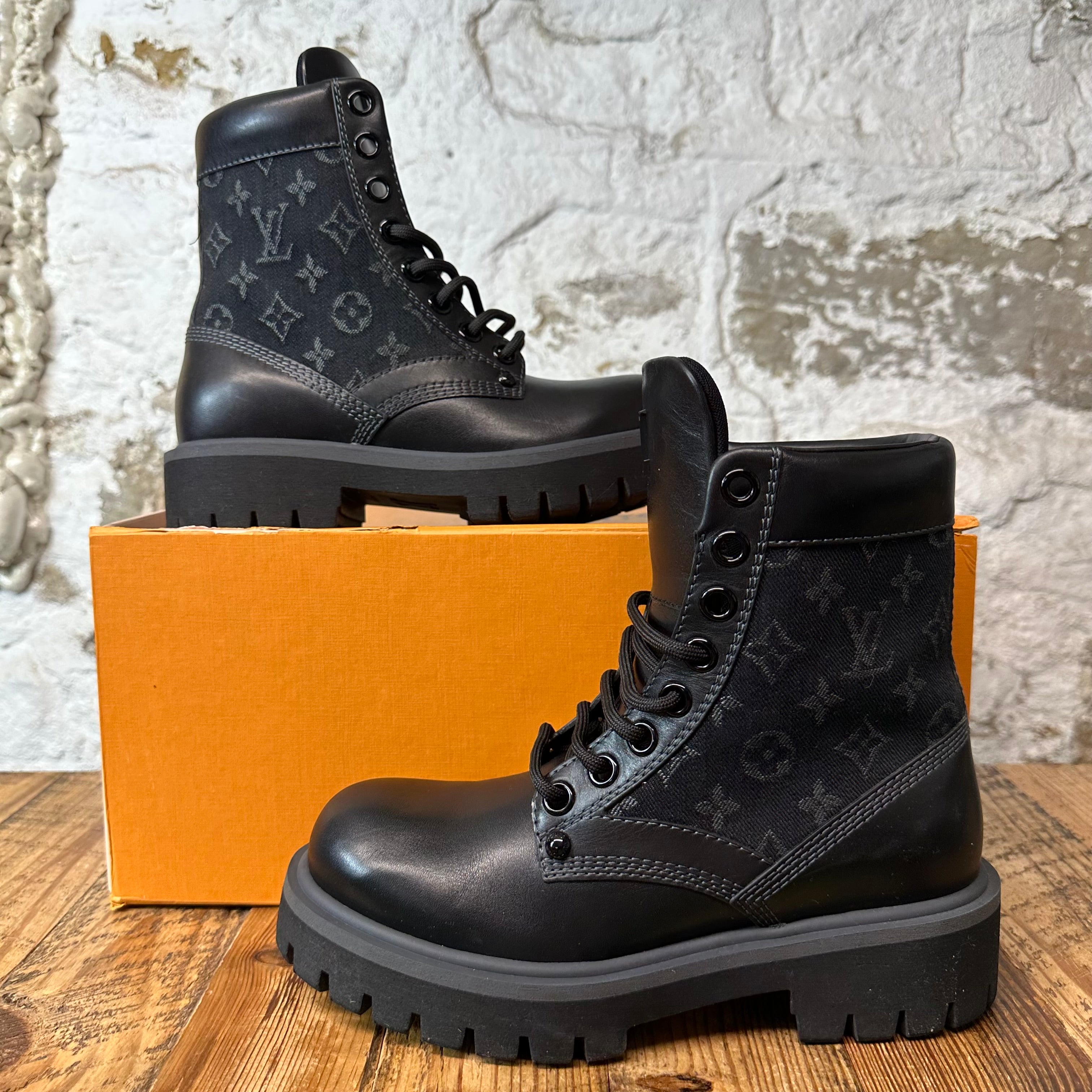 Louis Vuitton Black Monogram Ranger Combat Boot Sz 7 (5.5LV)