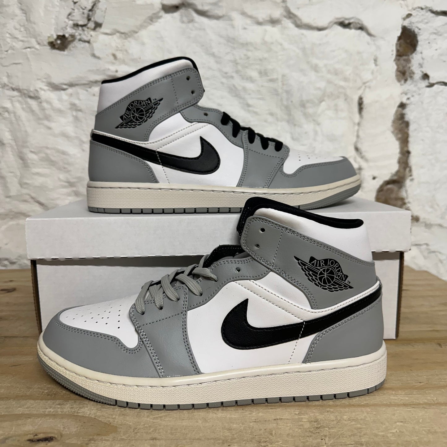 Air Jordan 1 Mid Smoke Grey Sz 9 DS