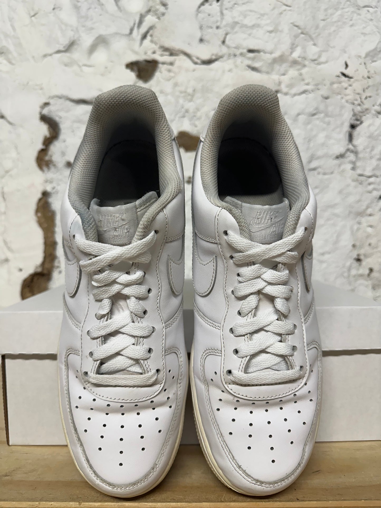 Nike Air Force 1 Triple White Sz 9