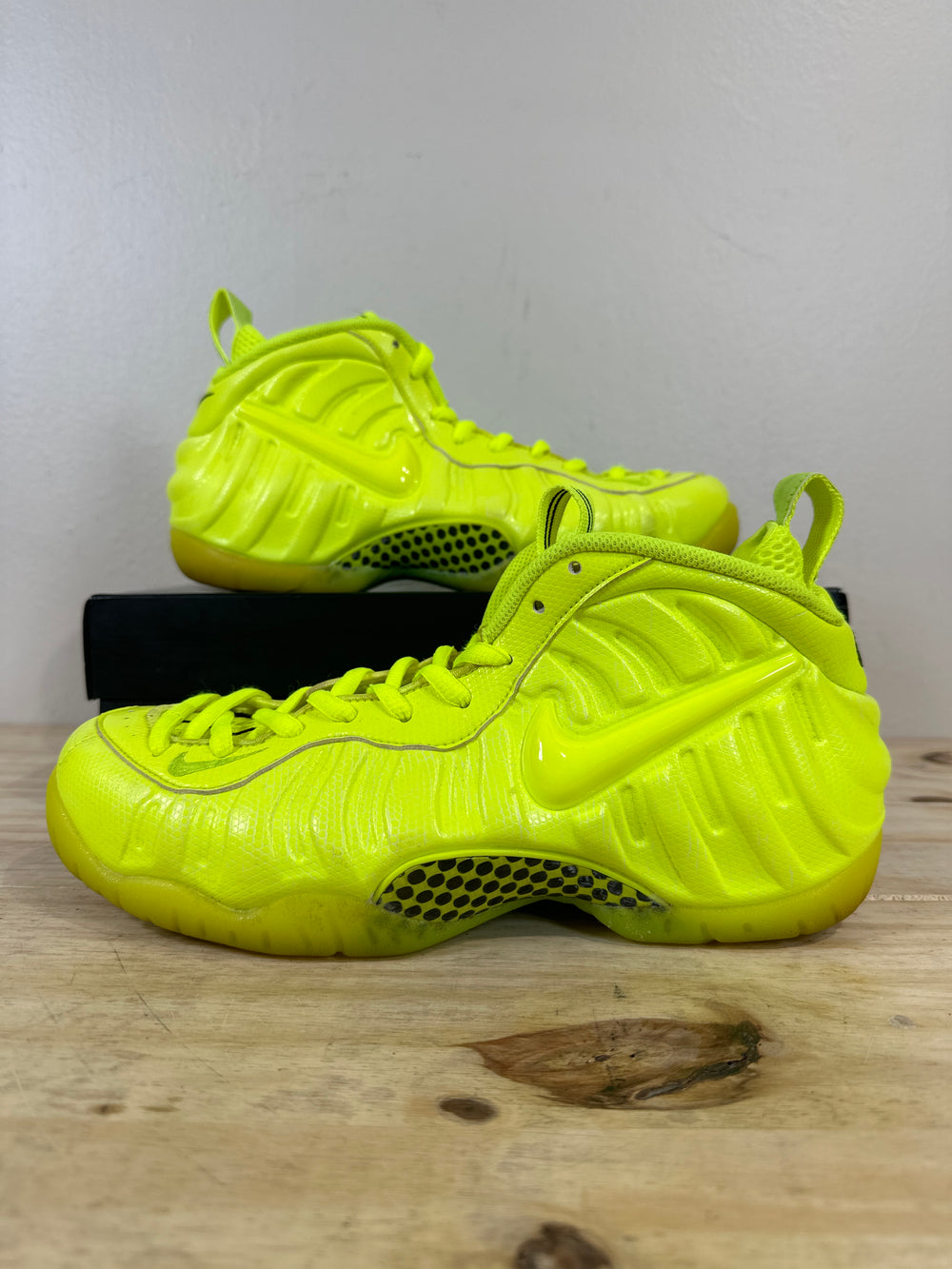 Nike Air Foamposite Pro Volt (2021) Sz 8.5