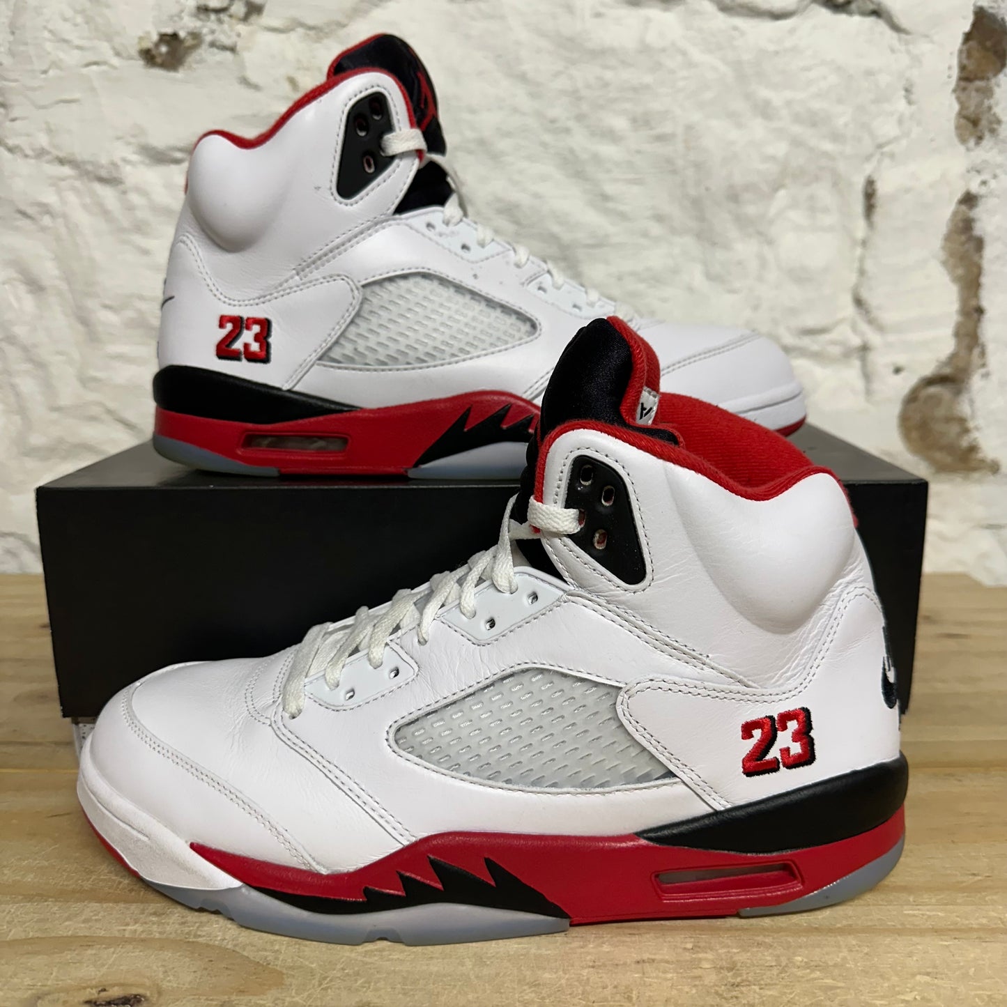 Air Jordan 5 Fire Red Black Tongue (2025) Sz 10