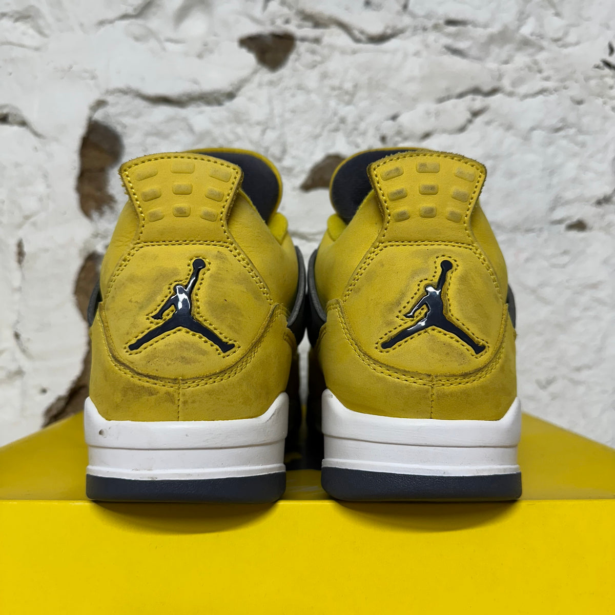 Air Jordan 4 Lightning (2021) Sz 10