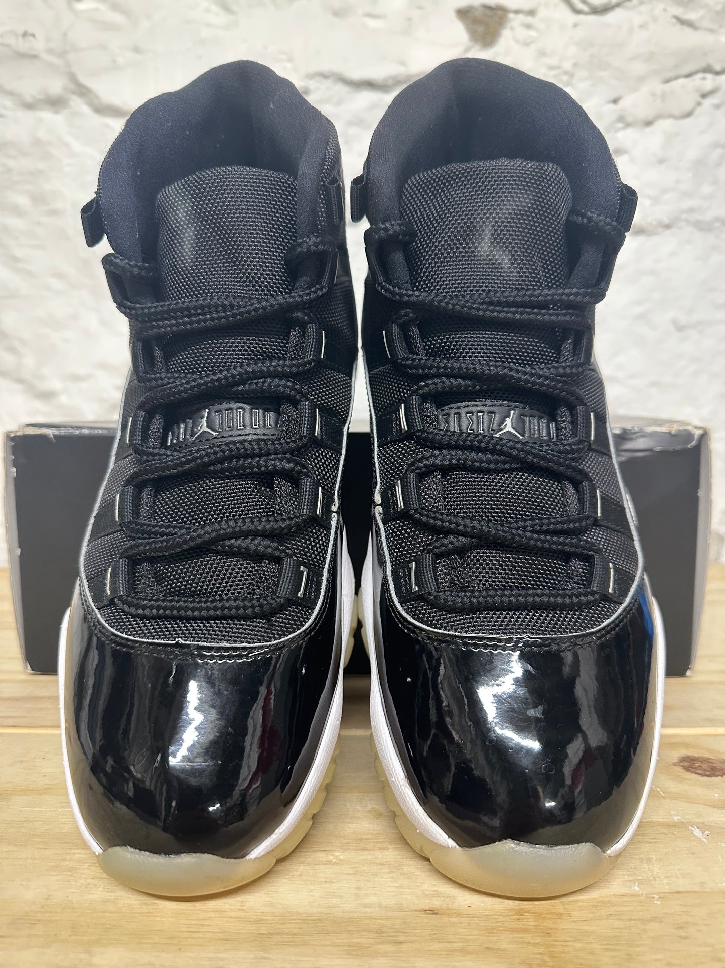 Air Jordan 11 High Jubillee Sz 9