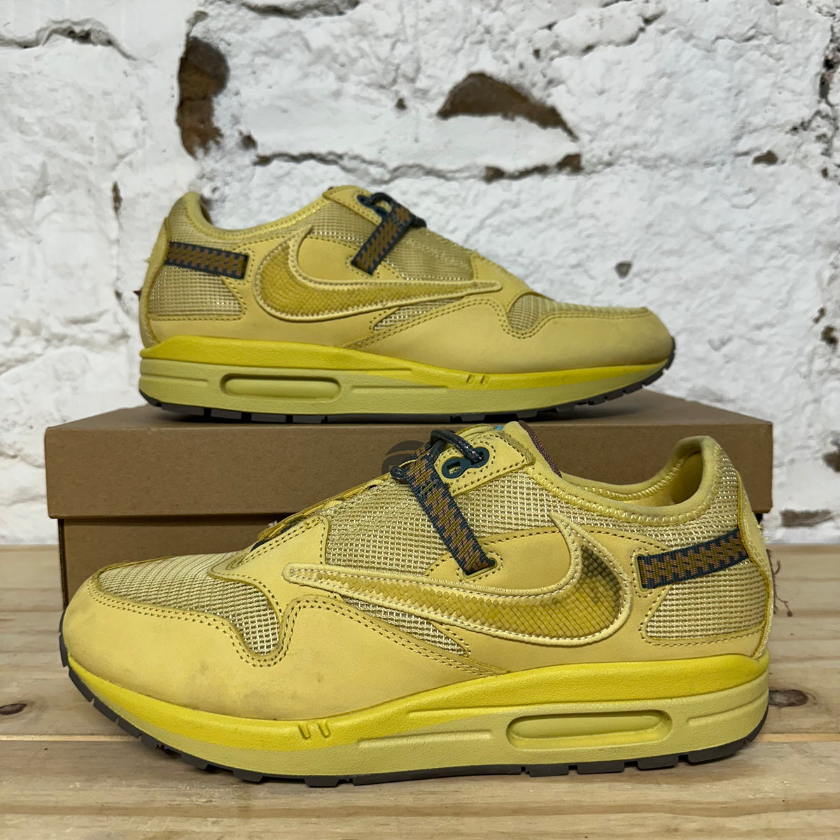 Nike Air Max 1 Travis Scott Ccatus Jack Saturn Gold Sz 10.5