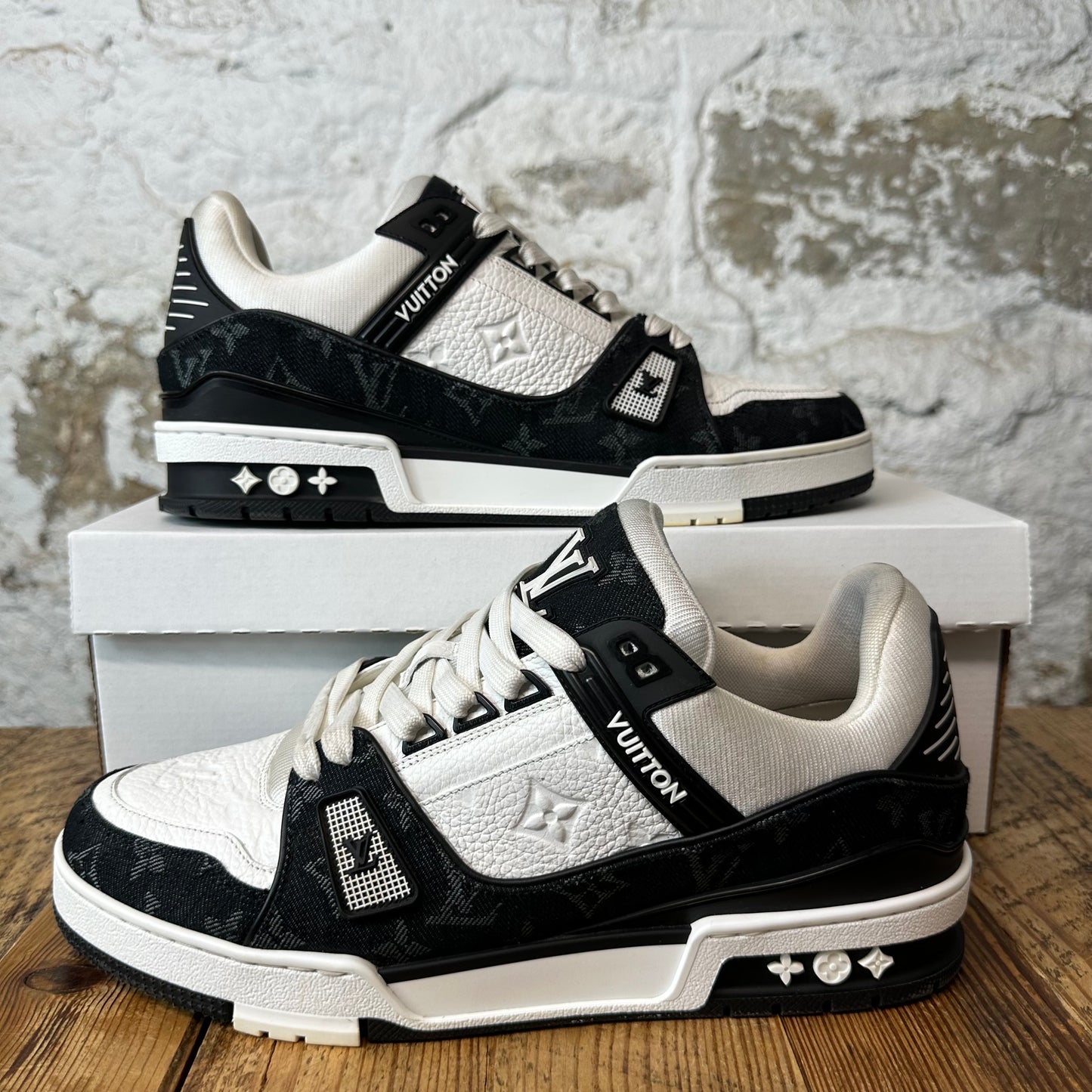 Louis Vuitton Black White Trainer Sneaker Sz 10 (8.5LV)