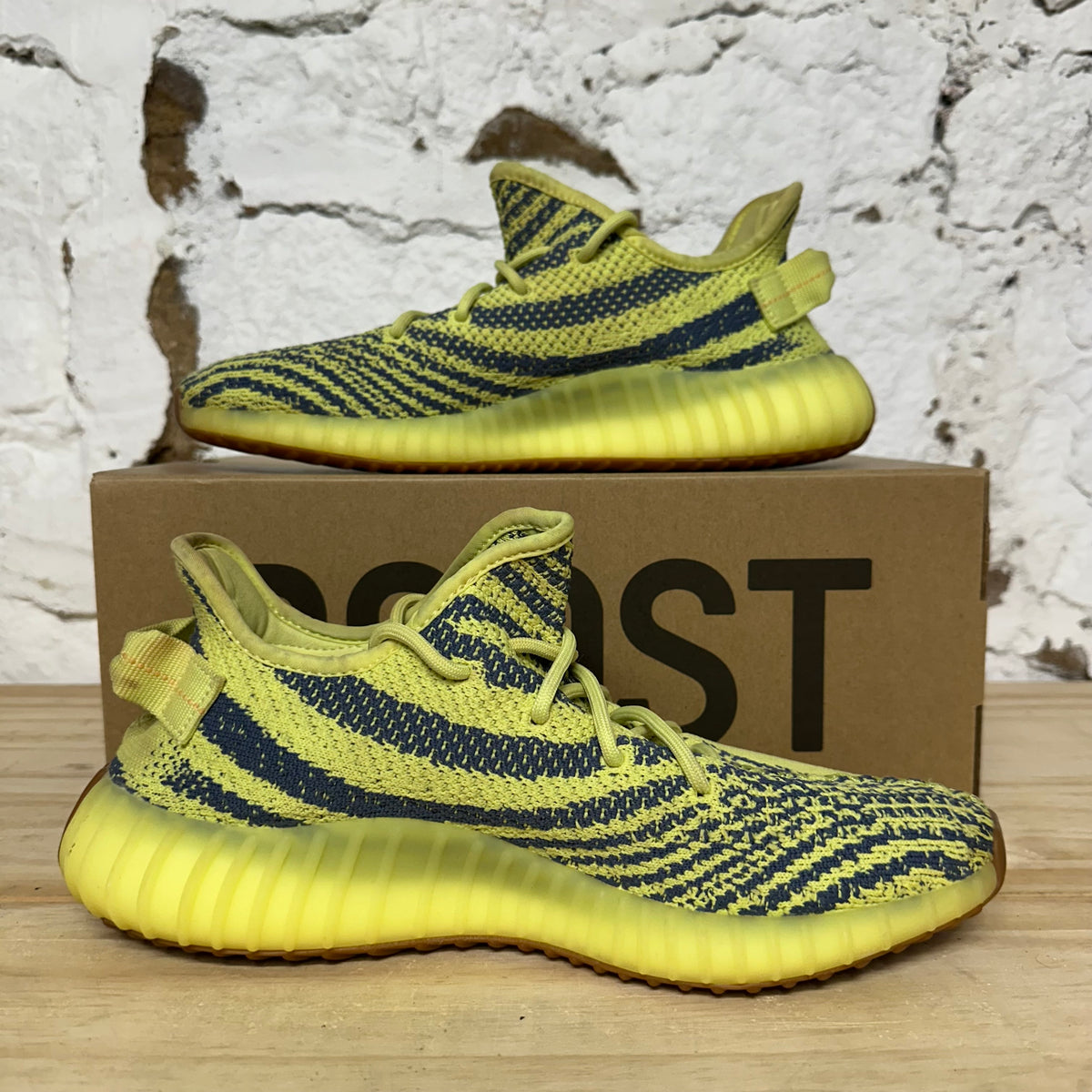 Yeezy 350 V2 Semi Frozen Yellow Sz 9