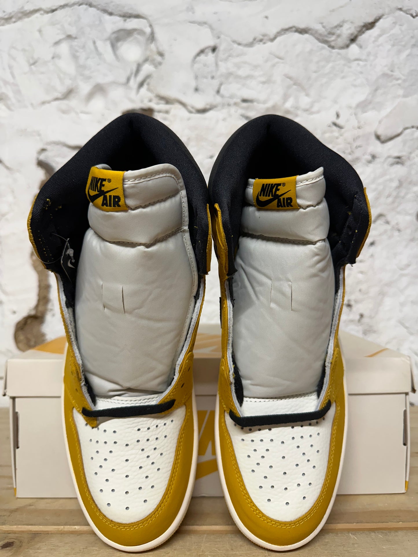 Air Jordan 1 Yellow Ochre Sz 11 DS