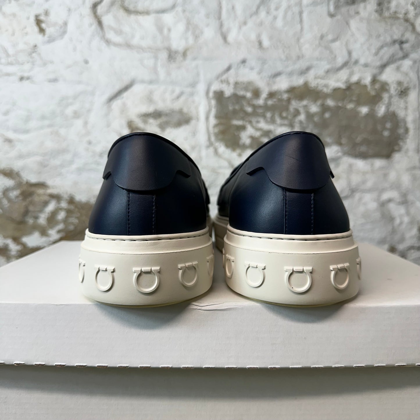 Ferragamo Gancini Navy White Loafer Sz 10