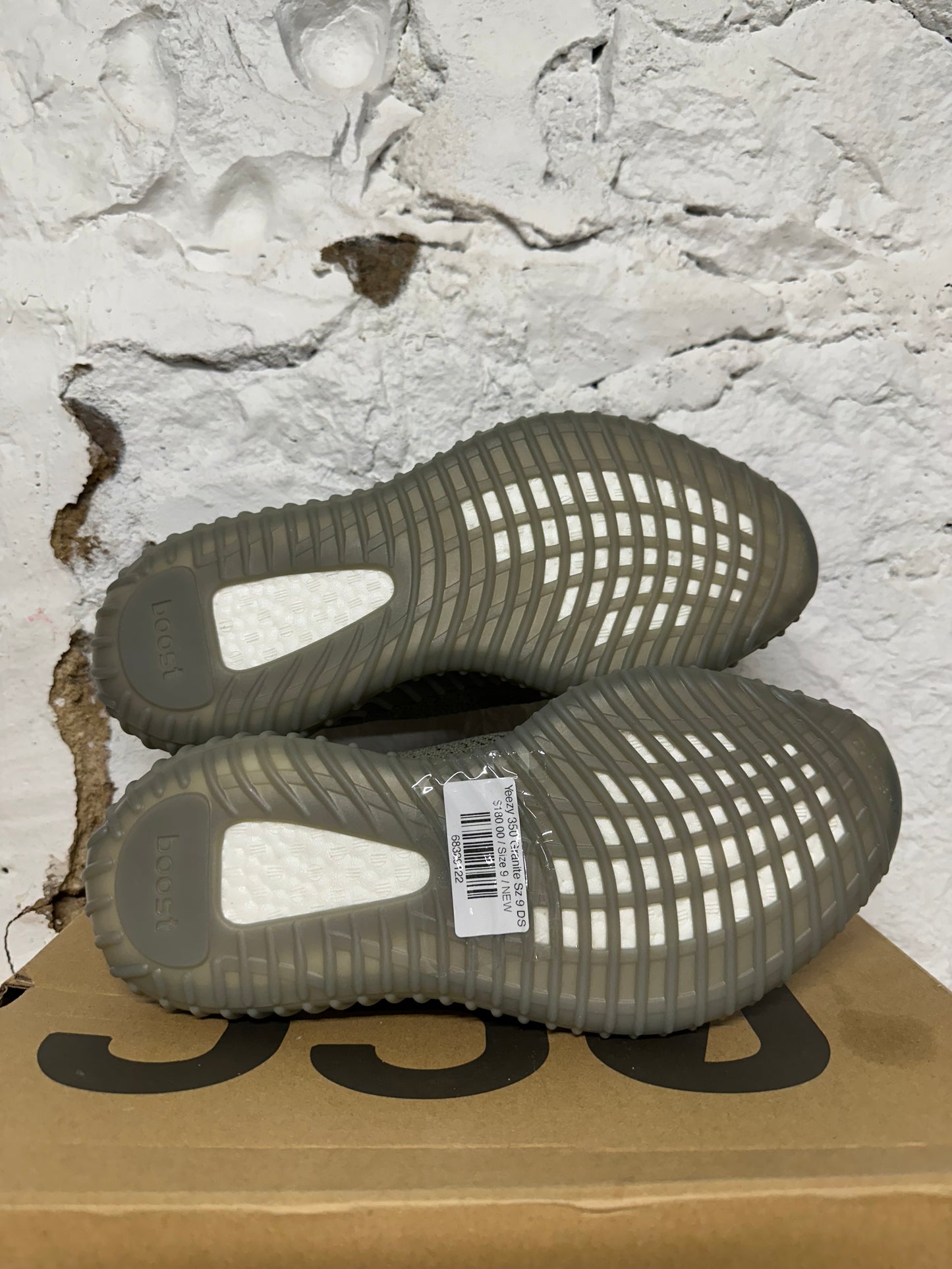 Yeezy 350 Granite Sz 9 DS
