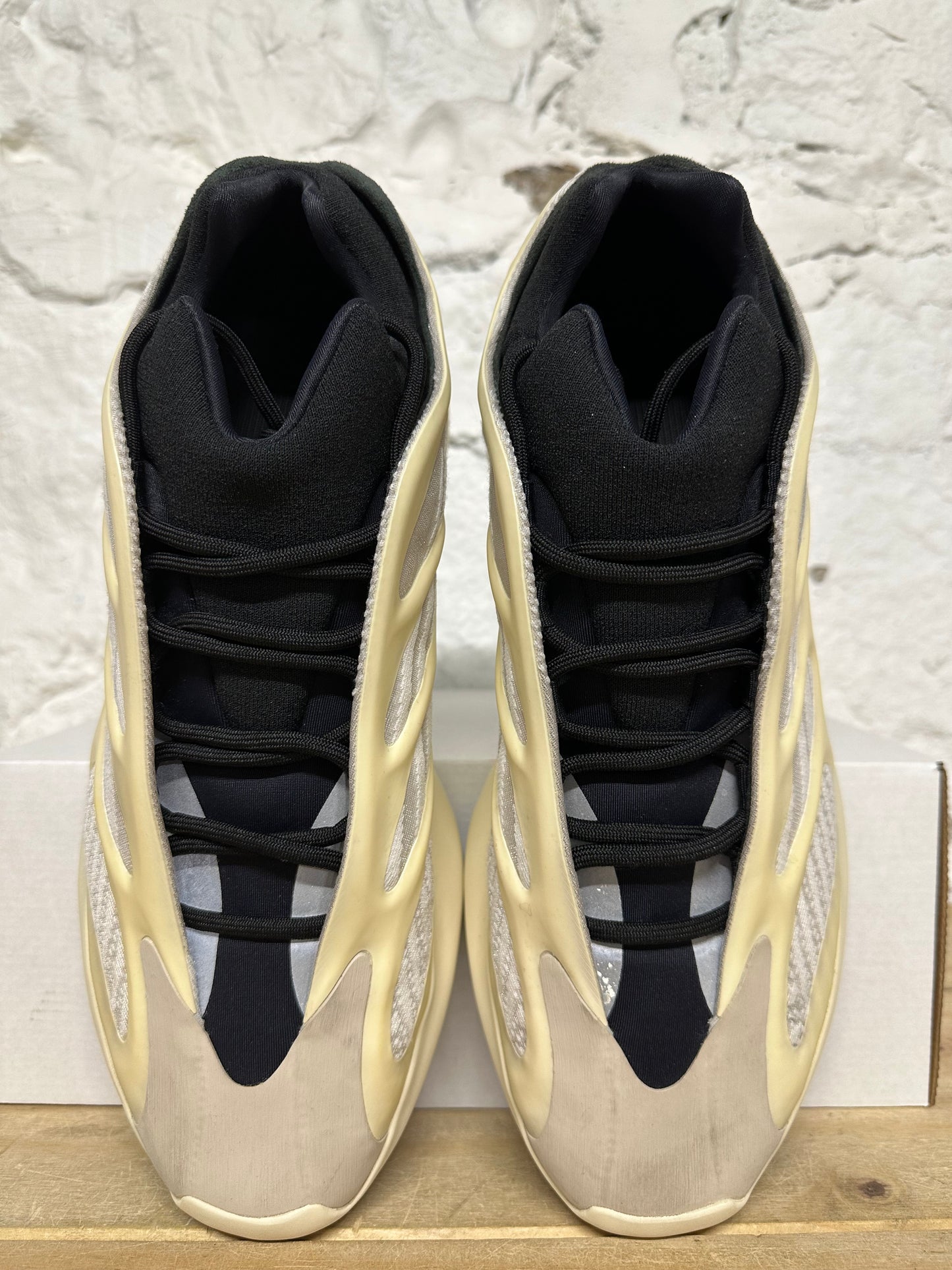 Yeezy 700 V3 Azael Sz 14